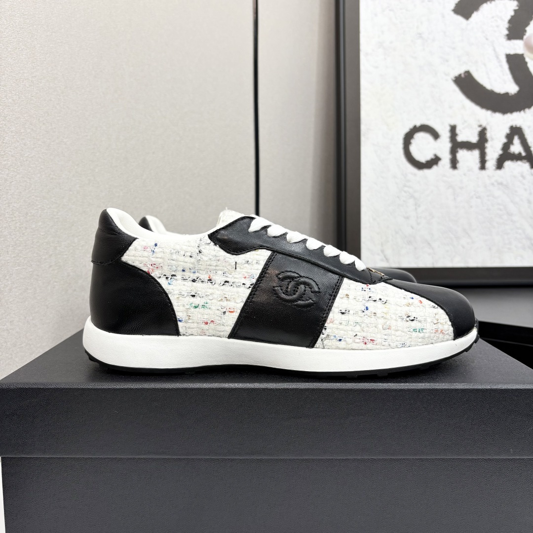 NO:165558,CHANE small fragrance thick-soled panda shoes sneakers Chanel 2025ss popular panda shoes color matching thick-soled casual sports shoes shoes counter synchronization counter is very popular, a very difficult to buy shoe The most popular thick-soled panda shoes on the whole network, you can imagine that the small fragrance control cannot be missed, appearance and comfort coexist Simple and versatile white shoes Thick sole height enhancement is super versatile, whoever wears it in close eyes looks good, upper calfskin silk, inner counter original net, outsole TPU original outsole Size: 35-40 (40 41 custom made, casual shoes/sports shoes, chanel, chanel, sneakers, cowhide, silk fabric19860909CHANE小香厚底熊猫板鞋运动鞋 香奈儿2025ss火爆熊猫鞋配色厚底休闲运动鞋板鞋  专柜同步 专柜非常火爆 非常难买的一款鞋 全网最火的厚底熊猫鞋 可想而知小香控不可错过的 颜值与舒适并存的 简约百搭小白鞋 厚底增高超级百搭,闭眼入谁穿谁好看  鞋面小牛皮绸缎 内里专柜原版网里 大底TPU原版大底 码数:35-40（40 41定做,休闲鞋/运动鞋,chanel,chanel,sneakers,cowhide,silk fabric,Women's Shoes