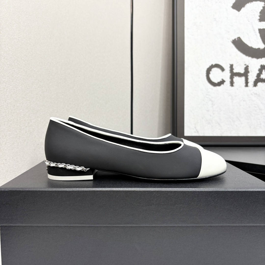 NO:266438,Chanel 25C Early Spring Mary Jane Single Shoes Series Shoes This season's shoes are great!  The pure black Mary Jane is very comfortable on her feet. The upper is also soft and the upper is soft, so you don’t have to worry about getting your feet. The rabbit ears are also cute, and the black and white color combination and black cloth look very good. The upper cowhide inner sheepskin leather outsole Size:35-39 40/41 Custom made, ballet shoes, chanel, mary jane, cowhide, sheepskin, Leather soles19860909Chanel 25C早春玛丽珍单鞋系列 这一季的鞋子都很棒耶！ 纯黑色玛丽珍上脚很舒服鞋面皮质也很软,不用担心会磨脚.兔耳朵也好可爱,黑白拼色和黑色布面都很好看. 鞋面牛皮 内里羊皮 真皮大底 Size:35-39 40/41订做,芭蕾舞鞋,chanel,mary jane,cowhide,sheepskin,Leather soles,Women's Shoes