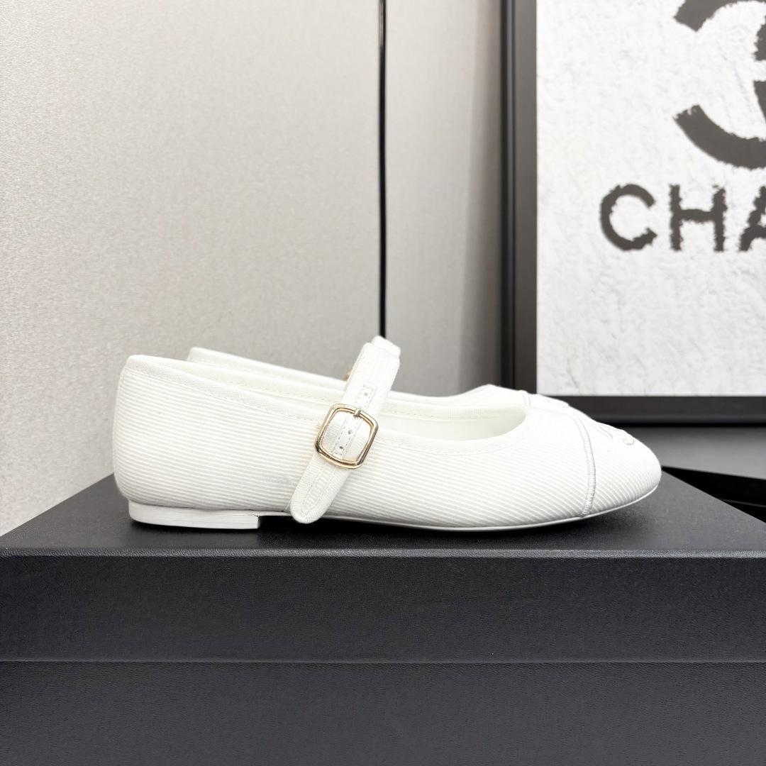 NO:266447,Xiangjia Chane 25 Mary Jane Ballet Single Shoes Showcase Upper fabric original one to one silk, sheepskin, original one to one super beautiful ballet shoes Imported inner imported flat soft grain cowhide inner water dyed sheepskin footbeds Outsole original Italian translucent leather outsole Shoe size 34-41, 34.40.41. Custom made full set of counter synchronous packaging, ballet shoes, chanel, chanel, mary jane, cowhide, sheepskin, silk fabric, Leather soles19860909香家chane 25款玛丽珍芭蕾舞单鞋走秀款 鞋面面料原版一比一绸缎,羊皮里,原版一比一开超美芭蕾舞鞋 内里进口平整柔软粒面牛皮内里水染羊皮垫脚 大底原版意大利透染真皮大底 鞋码34-41,34.40.41.定做 全套专柜同步包装,芭蕾舞鞋,chanel,chanel,mary jane,cowhide,sheepskin,silk fabric,Leather soles,Women's Shoes