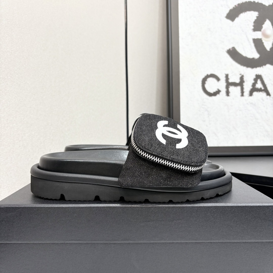 NO:262989,*25ss Mier Pocket Bread Drag Counter [authentic level] version!  !  Popular model!  !  The counter is out of stock, and it is recommended to have a pair of people. The fat Mier feels soft and soft, and looks good!  It is easy to wear and slim when you wear your feet by 3m. It is surprising to wear them on a daily basis. This series is now available for sale. The counter is purchased for 6,700!  !  !  Original imported knitted silk silk. The counter of the entire network supports inspection and comparison, and supports package return and replacement. Official catalogue: 35-42 (40.41.42 custom-made non-return and exchange) are equipped with genuine Italian packaging, slippers, slippers, silk fabric19860909*25ss蜜儿口袋面包拖 专柜【正品级】版本！！ 人气款！！专柜断货王,推荐人手一双,胖墩墩的蜜儿拖软绵绵脚感,颜值款！上脚增高3m好穿又显瘦,日常随意搭配尽是惊讶,本系列现已登陆发售. 专柜以6700购入！！！原厂进口针织绸缎 全网专柜支持验货对比,支持包退包换. 官方目录 码数35-42(40.41.42定做不退换) 均配有意大利正品包装,拖鞋,slippers,silk fabric,Women's Shoes