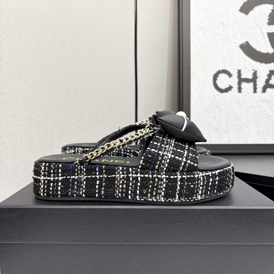 NO:266437,*25ss Mier slippers counter [authentic level] version!  !  Popular model!  !  The counter is out of stock, and it is recommended to have a pair of people. The fat Mier feels soft and soft, and looks good!  It is easy to wear and slim when you wear your feet by 3m. It is surprising to wear them on a daily basis. This series is now available for sale. The counter is purchased for 6,700!  !  !  Original imported knitted silk silk. The counter of the entire network supports inspection and comparison, and supports package return and replacement. Official catalogue: 35-42 (40.41. Custom made without return and exchange) are equipped with genuine Italian packaging, slippers, slippers, silk fabric19860909*25ss蜜儿拖鞋 专柜【正品级】版本！！ 人气款！！专柜断货王,推荐人手一双,胖墩墩的蜜儿拖软绵绵脚感,颜值款！上脚增高3m好穿又显瘦,日常随意搭配尽是惊讶,本系列现已登陆发售. 专柜以6700购入！！！原厂进口针织绸缎 全网专柜支持验货对比,支持包退包换. 官方目录 码数35-42(40.41.定做不退换) 均配有意大利正品包装,拖鞋,slippers,silk fabric,Women's Shoes