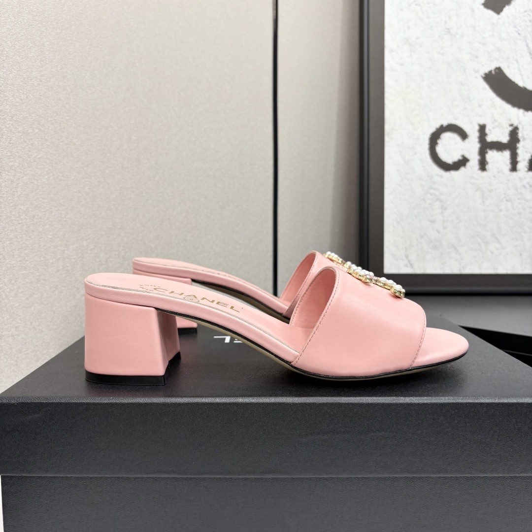 NO:262955,★★★★★★ Many celebrities are popular with a versatile series that domestic and foreign bloggers are popular. A must-have for spring and summer wardrobe matching. Sandals are the first choice. Upper imported super soft sheepskin inner lining: imported crystal sheepskin lining, original mold-open custom leather sole Shoe size: 35-39 (34, 40, 41, customized without return) Delivery luxury latest counter synchronous packaging Flat heels, high heels, slippers, sheepskin19860909★★★★★ 众多明星网红上脚,国内外博主刷爆的一个百搭系列,春夏衣橱搭配必备 凉鞋首选. 鞋面进口超柔羊皮  内里: 进口水晶羊皮内里 大底原版开模定制真皮底 鞋码: 35-39（34、40、41、定做不退换） 配送豪华最新专柜同步包装 平底高跟,高跟鞋拖鞋,sandals,high heels,slippers,sheepskin,Women's Shoes