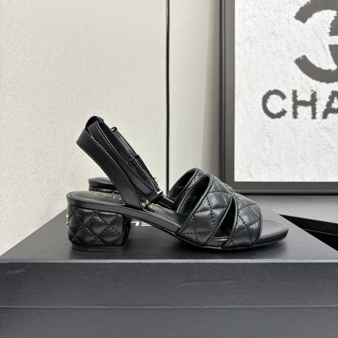 NO:231446,★★★★★★ Many celebrities are popular with a versatile series that domestic and foreign bloggers are popular. A must-have for spring and summer wardrobe matching. Sandals are the first choice. Upper imported sheepskin inner lining: imported crystal sheepskin lining, original mold-open custom leather sole Shoe size: 35-39 (34, 40, 41, customized without return) Delivery luxury latest counter synchronous packaging Slippers 281 sandals, sandals, sandals, slippers, sheepskin19860909★★★★★ 众多明星网红上脚,国内外博主刷爆的一个百搭系列,春夏衣橱搭配必备 凉鞋首选. 鞋面进口羊皮  内里: 进口水晶羊皮内里 大底原版开模定制真皮底 鞋码: 35-39（34、40、41、定做不退换） 配送豪华最新专柜同步包装 拖鞋281 凉鞋,凉鞋,sandals,slippers,sheepskin,Women's Shoes