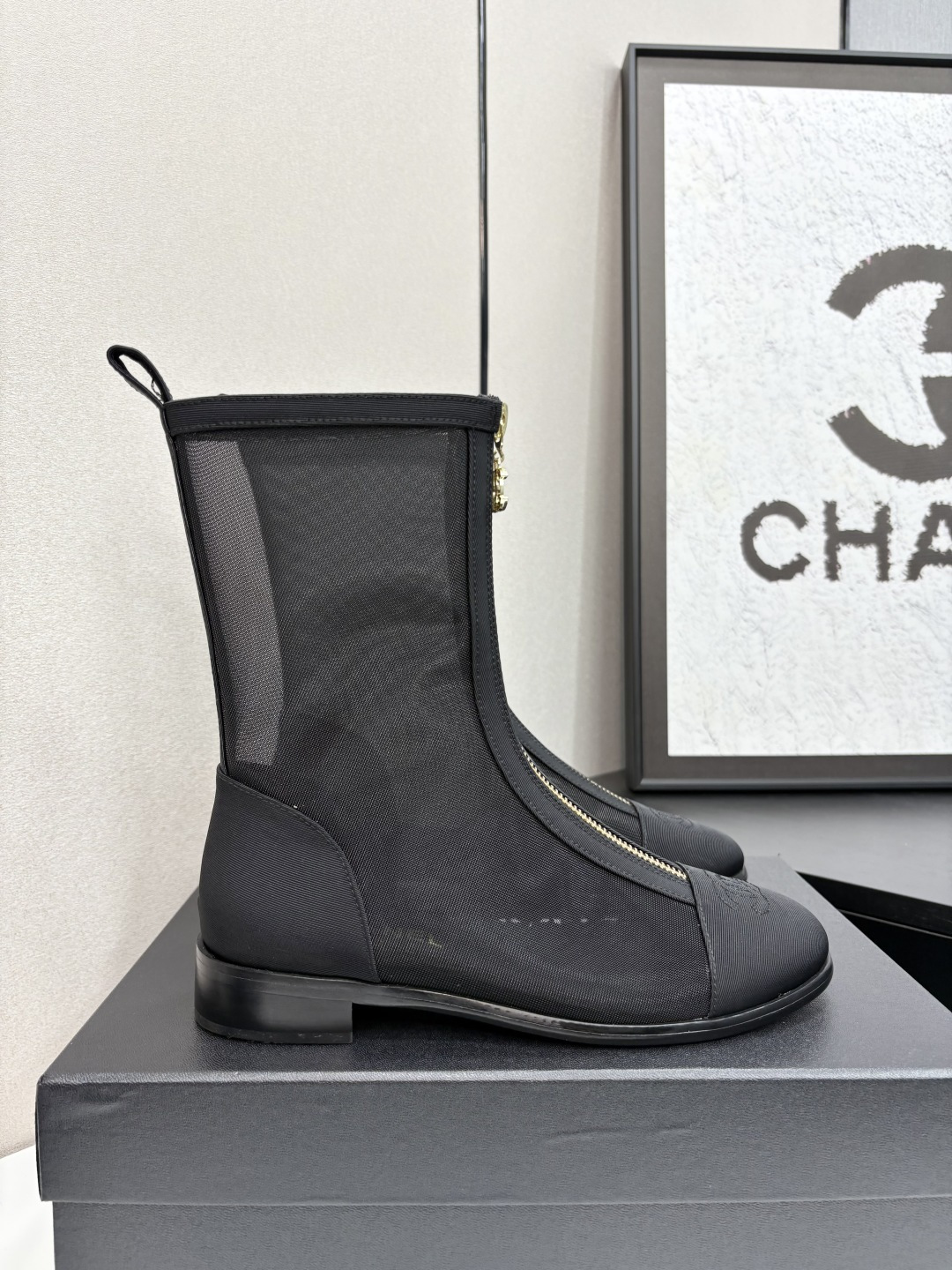 NO:262947,2025★★★★★ Many celebrity celebrity shoes on the sandals, a versatile series that domestic and foreign bloggers are popular. A must-have for spring and summer wardrobe matching. First choice. Upper imported knitted satin net. Inner: imported crystal sheepskin inner lining. Original mold-open custom leather sole. Shoe size: 35-39 (34, 40, 41, customized without return) Delivery luxury latest counter synchronous packaging, boots, boots, sheepskin, silk fabric198609092025★★★★★ 众多明星网红上脚凉靴,国内外博主刷爆的一个百搭系列,春夏衣橱搭配必备 首选. 鞋面进口针织绸缎网  内里: 进口水晶羊皮内里 大底原版开模定制真皮底 鞋码: 35-39（34、40、41、定做不退换） 配送豪华最新专柜同步包装,靴子,boots,sheepskin,silk fabric,Women's Shoes