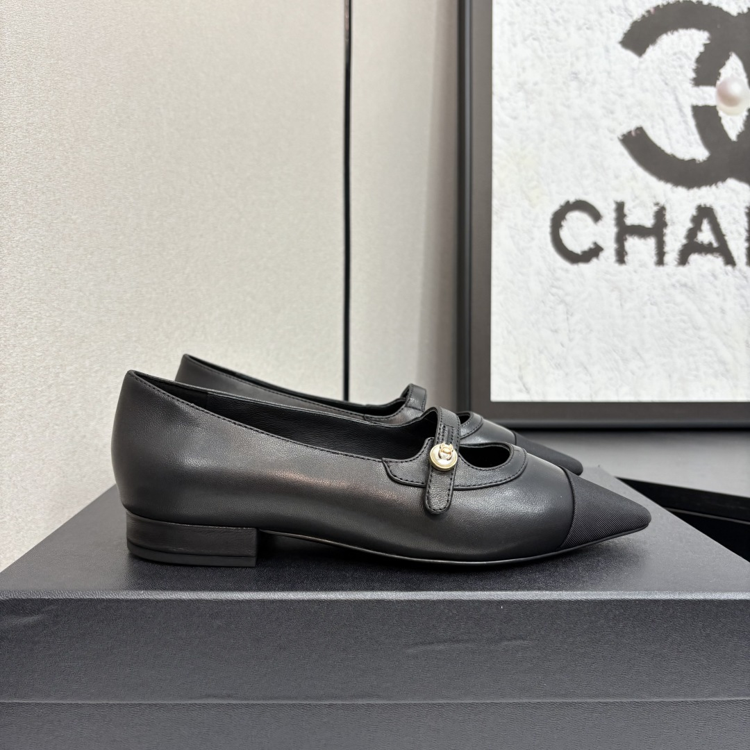 NO:262959,* The 25th Early Spring is the most popular counter, and the pictures are posted on major social platforms. This issue's catwalk is definitely too handsome, and it is definitely the hottest style of this season. The counter fairies are really too aware of the goods. They don't get stuck or scratch their feet. The texture is very soft and comfortable. Super versatile. 1 Fabric: Sheepskin 2 Living: Environmentally friendly imported sheepskin 3 Soles: genuine leather soles 4 sizes 35-40 (34 40 41 custom made), single shoes, sheepskin, Leather soles19860909* 25早春最 专柜简直疯抢了,各大社交平台热门晒图,这期的走秀款绝对太帅了,绝对是这一季最热门的款式,专柜仙女们真的太识货了,不卡脚也不会磨脚,质感上脚是非常柔软舒服的.超级百搭. 1面料:羊皮 2内里:环保进口羊皮 3大底:真皮大底 4码数35-40（34 40 41定做）,单鞋,sheepskin,Leather soles,Women's Shoes