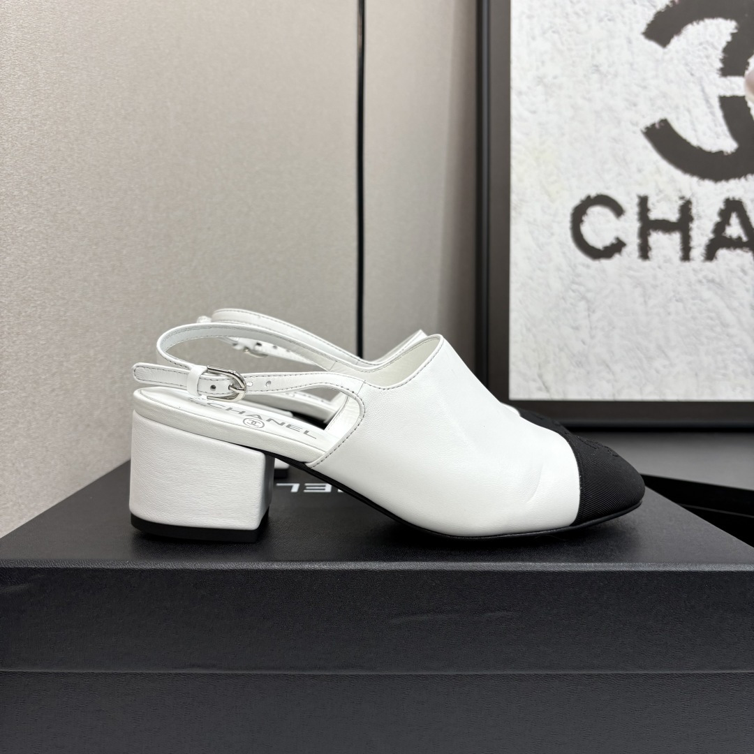 NO:262945,2025★★★★★★ Many celebrities are here to watch, a versatile series that domestic and foreign bloggers are popular. A must-have for spring and summer wardrobe matching. Sandals are the first choice. Upper imported sheepskin inner lining: imported crystal sheepskin inner lining, original mold-open custom leather sole Shoe size: 35-39 (34, 40, 41, customized without return and exchange) Delivery luxury latest counter synchronous packaging, sandals, sandals, sheepskin198609092025★★★★★ 众多明星网红上脚,国内外博主刷爆的一个百搭系列,春夏衣橱搭配必备 凉鞋首选. 鞋面进口羊皮  内里: 进口水晶羊皮内里 大底原版开模定制真皮底 鞋码: 35-39（34、40、41、定做不退换） 配送豪华最新专柜同步包装,凉鞋,sandals,sheepskin,Women's Shoes