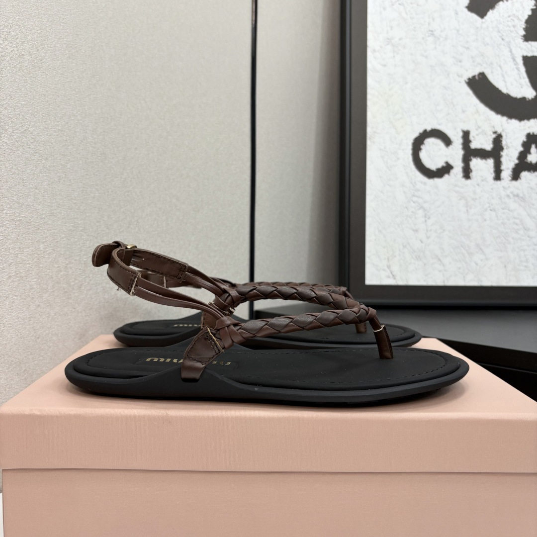 NO:262936,Sandals Miu Miu, the major purchasing agents in the world, are on the market. Neil sheepskin sole original customized outsole size for women 35-40, split-toe shoes, miumiu, sandals, sheepskin19860909凉鞋Miu Miu 缪缪 ,全球各大代购官网火爆上市. 内里羊皮 鞋底原版定制大底 size 女35-40,分趾鞋,miumiu,sandals,sheepskin,Women's Shoes