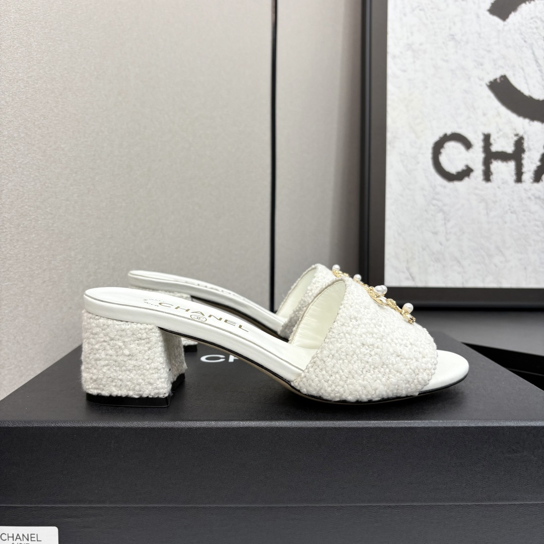 NO:262939,★★★★★★ Many celebrities are popular with a versatile series that domestic and foreign bloggers are popular. A must-have for spring and summer wardrobe matching. Sandals are the first choice. Upper imported super soft sheepskin inner lining: imported crystal sheepskin lining, original mold-open custom leather sole Shoe size: 35-39 (34, 40, 41, customized without return) Delivery luxury latest counter synchronous packaging Flat heels, high heels, slippers, sheepskin19860909★★★★★ 众多明星网红上脚,国内外博主刷爆的一个百搭系列,春夏衣橱搭配必备 凉鞋首选. 鞋面进口超柔羊皮  内里: 进口水晶羊皮内里 大底原版开模定制真皮底 鞋码: 35-39（34、40、41、定做不退换） 配送豪华最新专柜同步包装 平底高跟,高跟鞋拖鞋,sandals,high heels,slippers,sheepskin,Women's Shoes