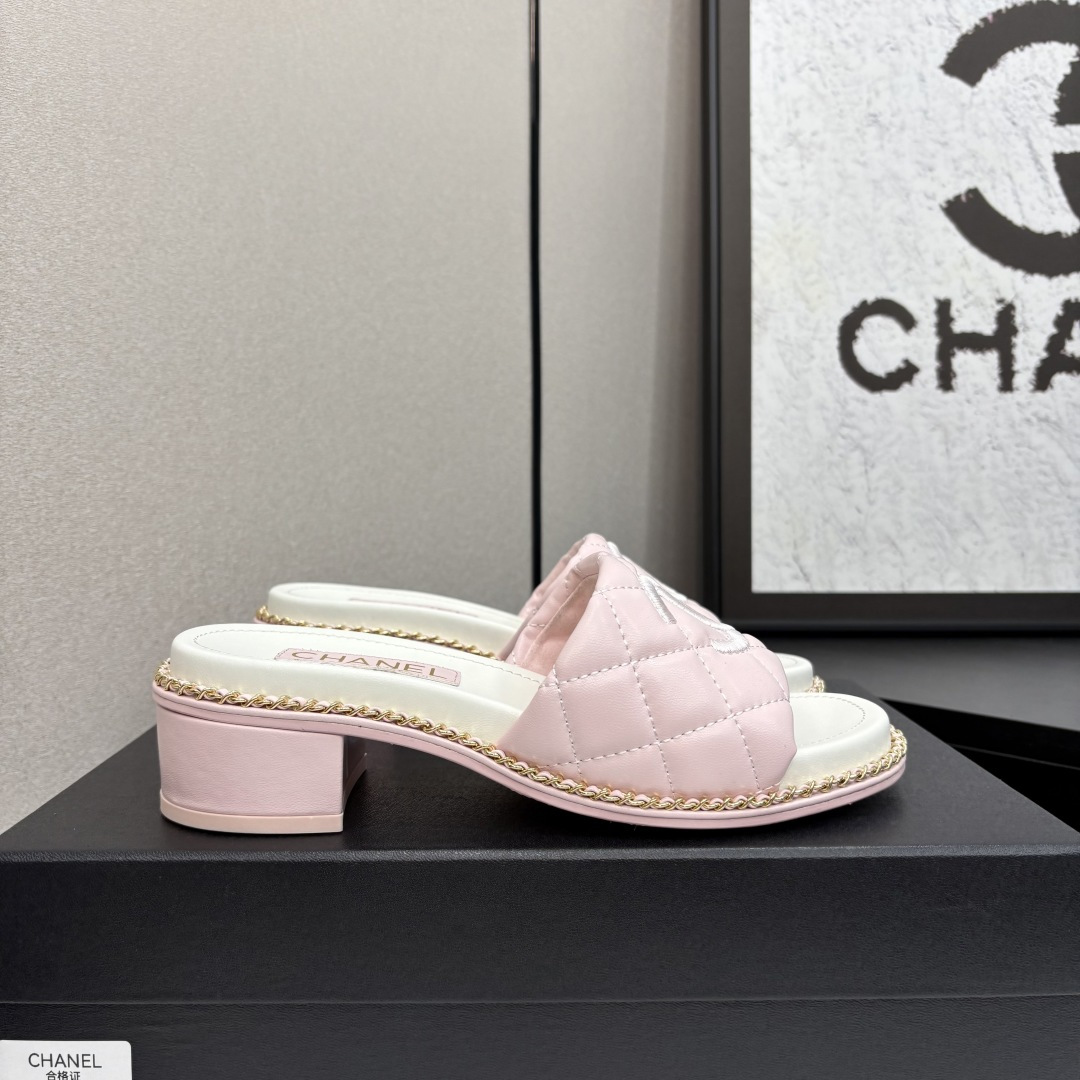 NO:240566,2025★★★★★★ Many celebrities are here to watch, a versatile series that domestic and foreign bloggers are popular. A must-have for spring and summer wardrobe matching. Sandals are the first choice. Upper imported super soft sheepskin inner lining: imported crystal sheepskin lining, original genuine leather sole Shoe size: 35-39 (40, 41, customized, non-return and exchange) Delivery luxury latest counter synchronous packaging, slippers, sandals, slippers, sheepskin198609092025★★★★★ 众多明星网红上脚,国内外博主刷爆的一个百搭系列,春夏衣橱搭配必备 凉鞋首选. 鞋面进口超柔羊皮  内里: 进口水晶羊皮内里 大底原版真皮底 鞋码: 35-39（40、41、定做不退换） 配送豪华最新专柜同步包装,拖鞋,sandals,slippers,sheepskin,Women's Shoes