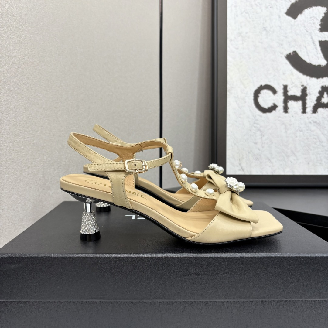 NO:260713,★★★★★★ Many celebrities are popular with a versatile series that domestic and foreign bloggers are a must-have for spring and summer wardrobe matching. Sandals are the first choice. Upper imported sheepskin inner lining: imported crystal sheepskin inner lining, original mold-open custom leather sole Shoe size: 35-39 (34, 40, 41, customized without return) Delivery luxury latest counter synchronous packaging, sandals, sandals, sheepskin19860909★★★★★ 众多明星网红上脚,国内外博主刷爆的一个百搭系列,春夏衣橱搭配必备 凉鞋首选. 鞋面进口羊皮  内里: 进口水晶羊皮内里 大底原版开模定制真皮底 鞋码: 35-39（34、40、41、定做不退换） 配送豪华最新专柜同步包装,凉鞋,sandals,sheepskin,Women's Shoes