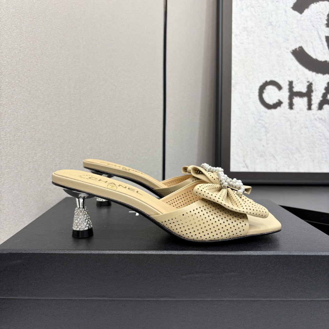 NO:260707,★★★★★★ Many celebrities are popular with a versatile series that domestic and foreign bloggers are popular. A must-have for spring and summer wardrobe matching. Sandals are the first choice. Upper imported sheepskin inner lining: imported crystal sheepskin lining, original mold-open custom leather sole Shoe size: 35-39 (34, 40, 41, customized without return) Delivery luxury latest counter synchronous packaging, high heels, slippers, sheepskin19860909★★★★★ 众多明星网红上脚,国内外博主刷爆的一个百搭系列,春夏衣橱搭配必备 凉鞋首选. 鞋面进口羊皮  内里: 进口水晶羊皮内里 大底原版开模定制真皮底 鞋码: 35-39（34、40、41、定做不退换） 配送豪华最新专柜同步包装,高跟鞋拖鞋,sandals,high heels,slippers,sheepskin,Women's Shoes