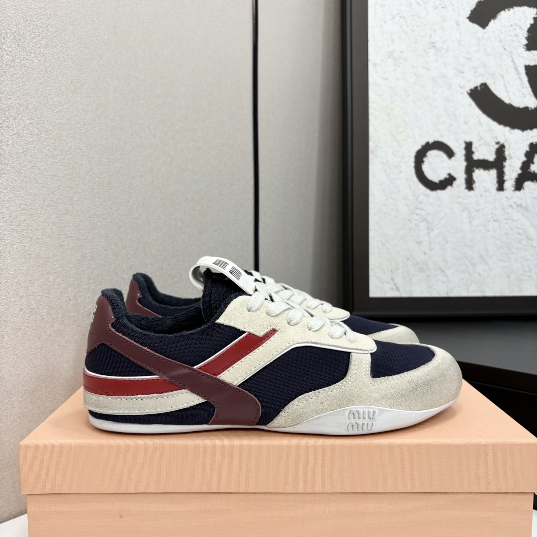 NO:227660,Miumiu breathable mesh casual shoes, new British style lace-up MiuMiu show Candy color splicing   retro old~ dirty shoes Multiple collisions, beautiful and fashionable favorite~ super comfortable to wear, fabric cowhide   cow velvet   imported breathable mesh inner towel cloth, original molded rubber sole size 35-41, casual shoes/sports shoes, miumiu, sneakers, cowhide19860909miumiu缪缪透气网布休闲鞋,新款英伦风系带MiuMiu秀场 糖果色拼接 复古做旧~脏脏鞋 多元对撞,美炸了 时髦精最爱~上脚超级舒服 面料牛皮 牛反绒 进口透气网布 内里毛巾布 大底原版开模橡胶底 码数35-41,休闲鞋/运动鞋,miumiu,sneakers,cowhide,Women's Shoes