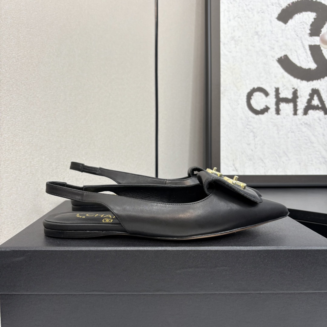 NO:227667,2025★★★★★★ Many celebrities are here to watch, a versatile series that domestic and foreign bloggers are popular. A must-have for spring and summer wardrobe matching. Sandals are the first choice. Upper imported sheepskin inner lining: imported sheepskin lining, original mold-open custom leather sole Shoe size: 35-39 (34, 40, 41, customized without return) Delivery luxury latest counter synchronous packaging, sandals, sandals, sheepskin198609092025★★★★★ 众多明星网红上脚,国内外博主刷爆的一个百搭系列,春夏衣橱搭配必备 凉鞋首选. 鞋面进口羊皮  内里: 进口羊皮内里 大底原版开模定制真皮底 鞋码: 35-39（34、40、41、定做不退换） 配送豪华最新专柜同步包装,凉鞋,sandals,sheepskin,Women's Shoes