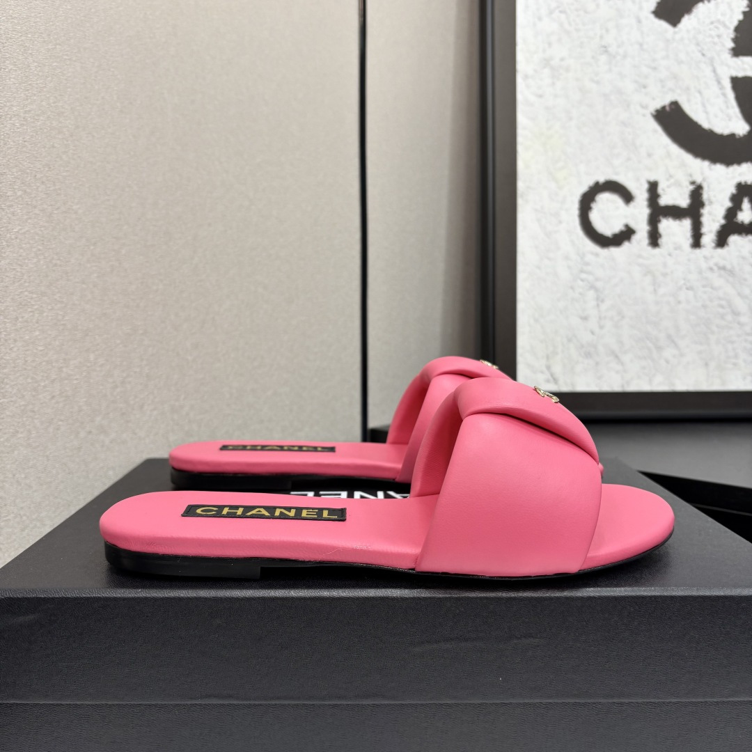 NO:227628,2025★★★★★★ Many celebrities are popular, a versatile series that domestic and foreign bloggers are popular. A must-have for spring and summer wardrobe matching. Sandals are the first choice. Upper imported Tian Sheepskin Inner: Imported crystal sheepskin inner lining, large sole original mold custom leather sole Shoe size: 35-39 (34, 40, 41, customized without return) Delivery of luxury latest counter synchronous packaging, slippers, sandals, slippers, sheepskin198609092025★★★★★ 众多明星网红上脚,国内外博主刷爆的一个百搭系列,春夏衣橱搭配必备 凉鞋首选. 鞋面进口天羊皮  内里: 进口水晶羊皮内里 大底原版开模定制真皮底 鞋码: 35-39（34、40、41、定做不退换） 配送豪华最新专柜同步包装,拖鞋,sandals,slippers,sheepskin,Women's Shoes