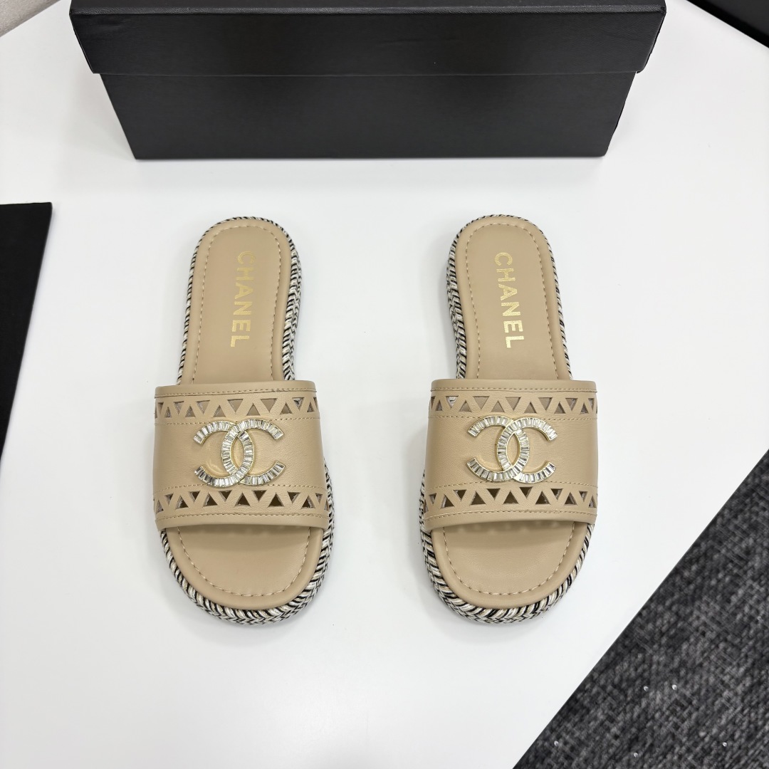 Chanel Women's Leather Espadrille Sandals Slides, Beige 4 cmp i1742588373941 414 0 1