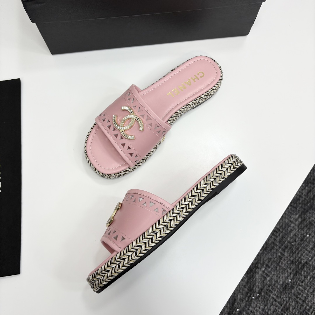 Chanel Women's Pink Leather Espadrille Sandals with CC Logo Accent 8 cmp i1742588388852 253 0 6