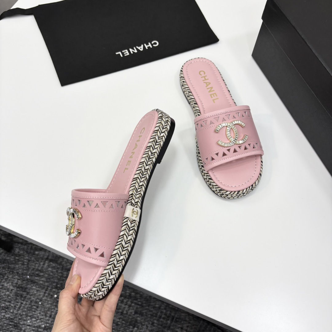 Chanel Women's Pink Leather Espadrille Sandals with CC Logo Accent 9 cmp i1742588388854 834 0 7