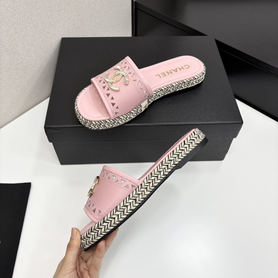 Chanel Women's Pink Leather Espadrille Sandals with CC Logo Accent 5 cmp i1742588388858 1994 0 3