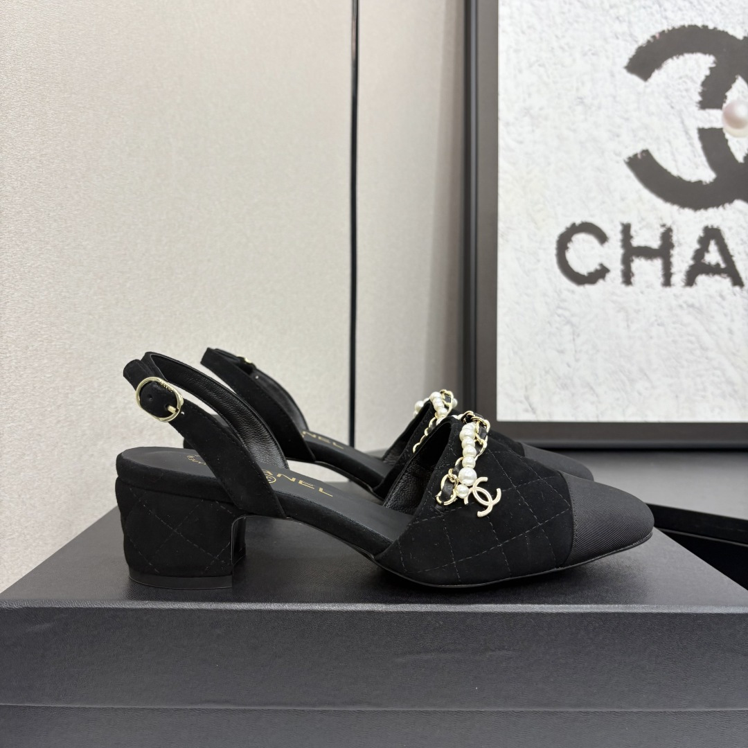 NO:227382,Xiangjia Chane 25 Mary Jane ballet single shoe show style upper fabric original one to one sheepskin silk satin imported inside imported flat soft grain cowhide inner water dyed sheepskin footbed outsole original Italian translucent leather outsole shoe size 34-41, 34.40.41. Custom made full set of counter synchronous packaging, Mary Jane, chanel, chanel, mary jane, cowhide, sheepskin, silk fabric, Leather soles19860909香家chane 25款玛丽珍芭蕾舞单鞋走秀款 鞋面面料原版一比一羊皮绸缎 内里进口平整柔软粒面牛皮内里水染羊皮垫脚 大底原版意大利透染真皮大底 鞋码34-41,34.40.41.定做 全套专柜同步包装,玛丽珍,chanel,chanel,mary jane,cowhide,sheepskin,silk fabric,Leather soles,Women's Shoes