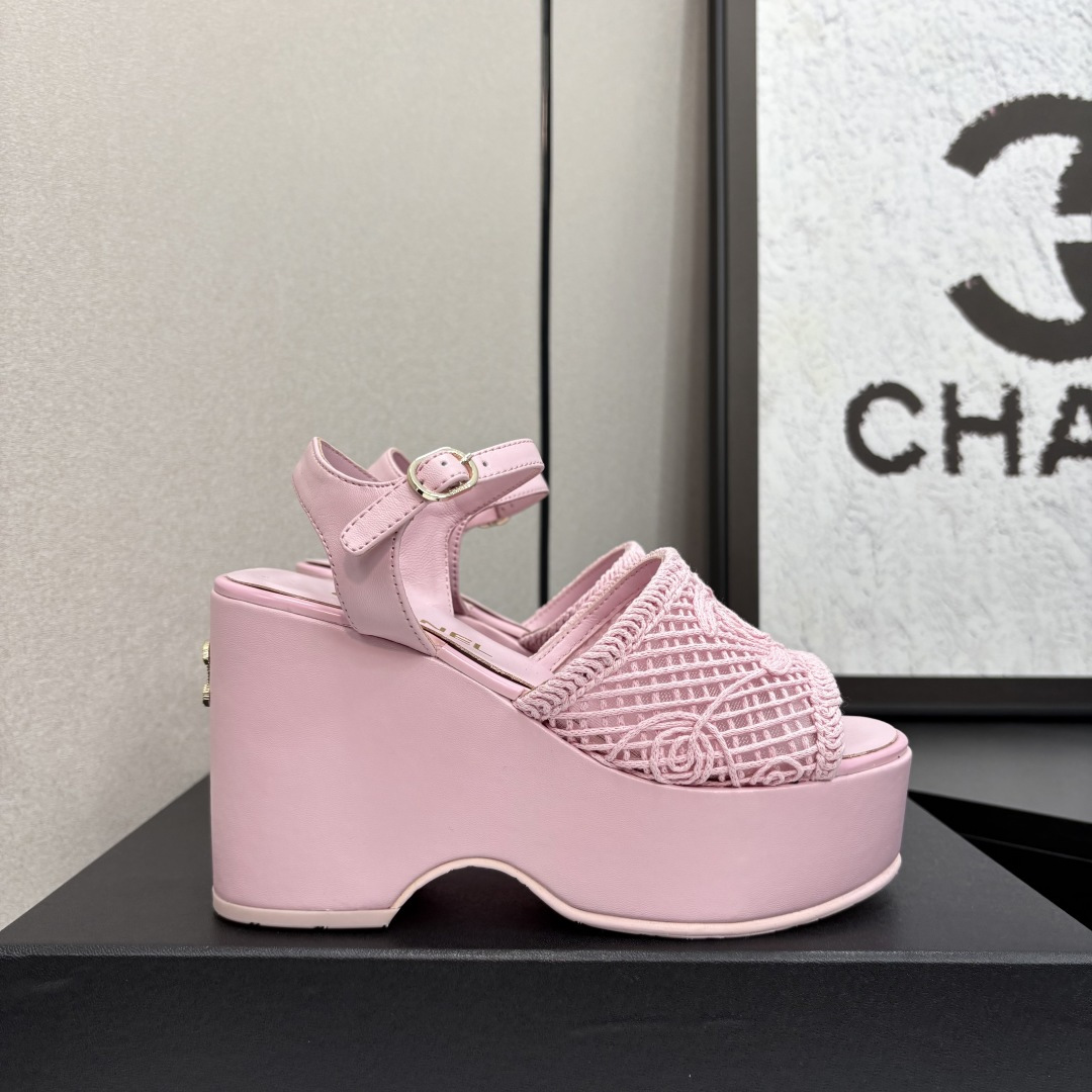 NO:227363,* Xiaoxiang 2025 Spring and Summer. Latest woven wedge sandals!  Must-in-One year, this is the simplest and most trendy versatile artifact!  Super attractive!  Upper cowhide, inner lining/foot pad imported sheepskin, outsole rubber, size 35-40 40 41 custom made, sandals, sandals, cowhide, sheepskin19860909* 小香2025春夏.最新编织坡跟凉鞋！ 每年必入,这款是最简单而且最潮的万能百搭神器！超级耐看哟！ 鞋面牛皮 内里/垫脚进口羊皮 大底橡胶 码数35-40 40 41定做,凉鞋,sandals,cowhide,sheepskin,Women's Shoes