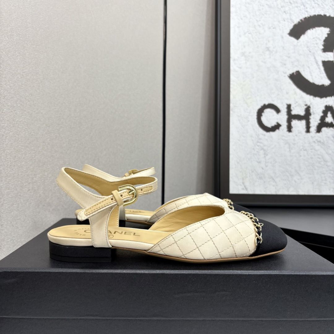 NO:227355,2025★★★★★★ Many celebrities are popular, a versatile series that domestic and foreign bloggers are popular. A must-have for spring and summer wardrobe matching. Sandals are the first choice. Upper imported sheepskin, silk. Inner: imported crystal sheepskin inner lining. Original mold-open custom leather sole. Shoe size: 35-39 (34, 40, 41, customized without return) Delivery luxury latest counter synchronous packaging, sandals, sandals, sheepskin, real silk198609092025★★★★★ 众多明星网红上脚,国内外博主刷爆的一个百搭系列,春夏衣橱搭配必备 凉鞋首选. 鞋面进口羊皮,真丝  内里: 进口水晶羊皮内里 大底原版开模定制真皮底 鞋码: 35-39（34、40、41、定做不退换） 配送豪华最新专柜同步包装,凉鞋,sandals,sheepskin,real silk,Women's Shoes