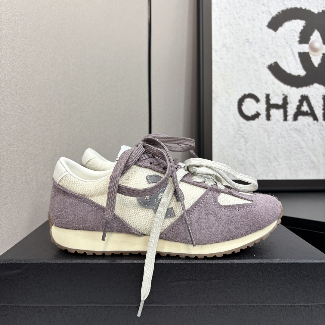 NO:259661,Top casual sneakers for the 2025 counter This classic design; the upper is crafted and electric embroidered with various craftsmanship; the sole is fashionable and sporty; it is an extraordinary variety of color matching elements... The diversified mix and match is very beautiful and versatile, casual, fashionable, sports, and outdoors can be taken into account... Go material The upper is made of original imported silk cowhide   original tarp   original head-layer cowhide The inner part is made of original breathable mesh Outsole based on original TPU combination sole Premium packaging for women 35–41 40 41 Customized, casual shoes/sports shoes, sneakers, cowhide198609092025专柜顶级休闲款运动鞋 这款经典设计；鞋面多种工艺电绣的风格；大底却时尚运动；不平凡的拥入了多种配色元素…… 多元化混搭非常好看百搭,休闲,时尚,运动,户外都能兼顾…… Go 材料 鞋面采用 原版进口头层丝绸牛皮 原版防水布 原版头层牛皮 内里采用 原版透气网 大底根据 原版TPU组合大底 专柜精品包装全套女35–41 40 41定做,休闲鞋/运动鞋,sneakers,cowhide,Women's Shoes