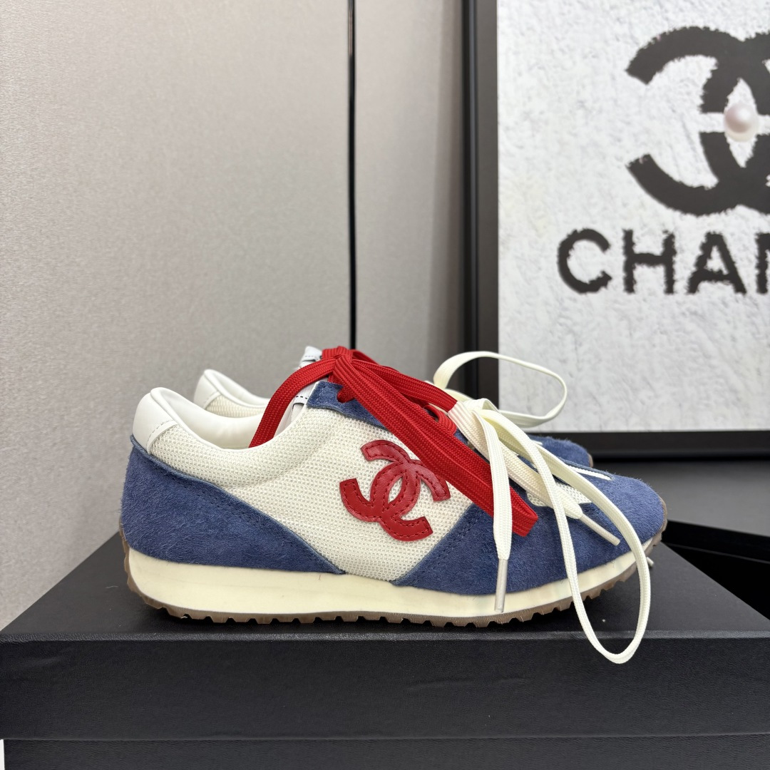 NO:259664,Top casual sneakers for the 2025 counter This classic design; the upper is crafted and electric embroidered with various craftsmanship; the sole is fashionable and sporty; it is an extraordinary variety of color matching elements... The diversified mix and match is very beautiful and versatile, casual, fashionable, sports, and outdoors can be taken into account... Go material The upper is made of original imported silk cowhide   original tarp   original head-layer cowhide The inner part is made of original breathable mesh Outsole based on original TPU combination sole Premium packaging for women 35–41 40 41 Customized, casual shoes/sports shoes, sneakers, cowhide198609092025专柜顶级休闲款运动鞋 这款经典设计；鞋面多种工艺电绣的风格；大底却时尚运动；不平凡的拥入了多种配色元素…… 多元化混搭非常好看百搭,休闲,时尚,运动,户外都能兼顾…… Go 材料 鞋面采用 原版进口头层丝绸牛皮 原版防水布 原版头层牛皮 内里采用 原版透气网 大底根据 原版TPU组合大底 专柜精品包装全套女35–41 40 41定做,休闲鞋/运动鞋,sneakers,cowhide,Women's Shoes