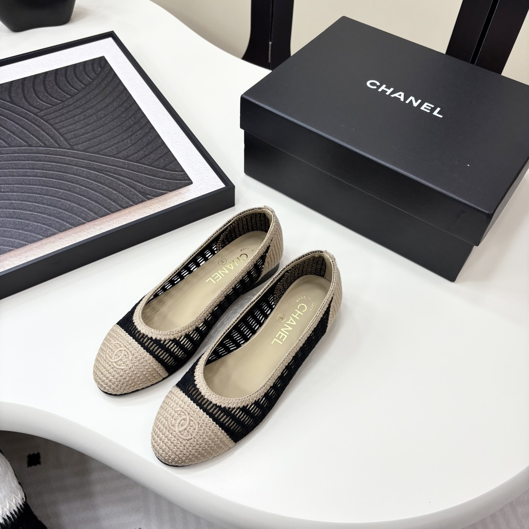 NO:259655,Chanel 25S new color ballet shoes original 1:1 replica classics. It is perfect for pairing with pants and skirts. The small round head design is very good to modify the foot shape, a must-have for little fairies!  Imported braided material of upper, soft sheepskin inside, heel height 1cmcm, size 35-41 (40 41 custom made without return), ballet shoes, chanel, skirts, sheepskin19860909Chanel 25S新色芭蕾舞鞋 原版1:1复刻 经典中的经典 无论搭配裤装还是裙装都是完美 小圆头的设计很好的修饰脚型 ,小仙女们必备！ 鞋面进口编织材料 内里柔软羊皮 跟高1cmcm 码数 35-41（40 41定制不退换),芭蕾舞鞋,chanel,skirts,sheepskin,Women's Shoes