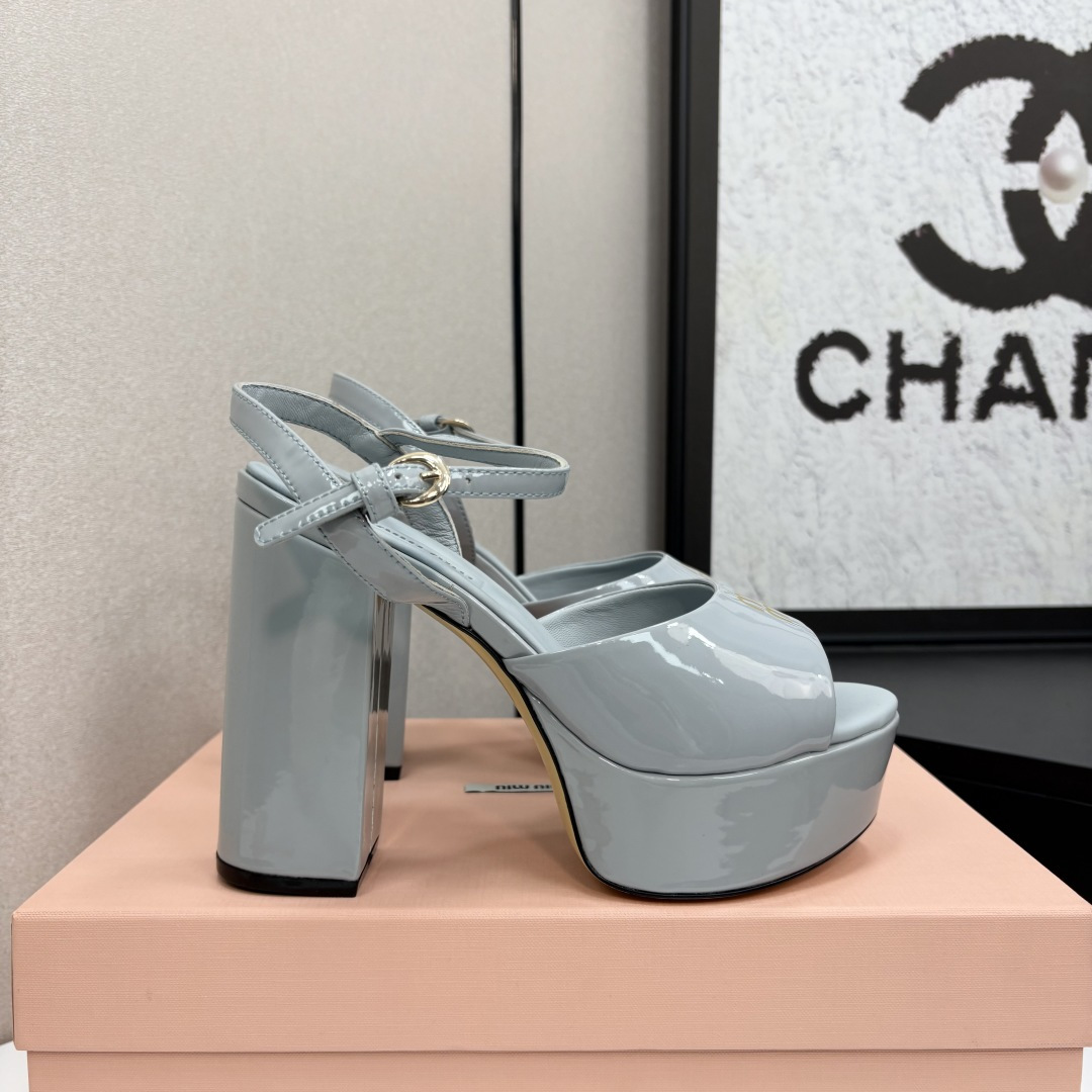 NO:259627,Miao Miao's new spring and summer waterproof platform, thick heel sandals, distinctive design style and unique beauty, strongly demonstrates the unrestrained modern attitude, creation is beautiful and smooth, and the foot is comfortable and fashionable, must be purchased. The upper is made of imported silk material, the tiptoe inside is sheepskin, Italian imported cowhide, water platform 3.2cm, heel height 10cm zesi35-39 (40/41/42), high heels, sandals, high heels, cowhide, sheepskin, real silk19860909缪缪25s春夏新品防水台 粗跟凉鞋 鲜明的设计风格和独特的美感 极强的彰显着个性不羁的摩登态度 创作即外观线条优美流畅 又上脚舒适时髦精必入款. 鞋面采用进口真丝材质 内里踮脚均为羊皮 意大利进口牛皮大底 水台3.2cm 跟高10cm zesi35-39（40/41/42）,高跟鞋,sandals,high heels,cowhide,sheepskin,real silk,Women's Shoes