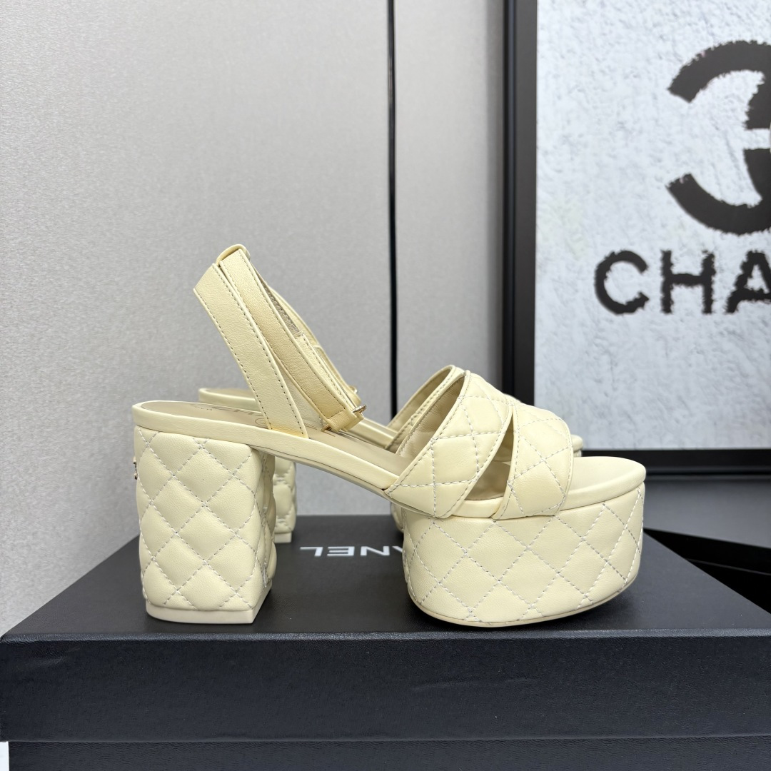 NO:252889,CHANEL~~Summer waterproof platform thick heel sandals~~The upper adopts Yangjing embroidery, which makes the feet feel comfortable and fashionable and versatile 1 imported sheepskin (silk) 2 inner lining: mixed-bred sheepskin 3 large sole original molded Italian leather sole 4 shoe sizes: 34-41 (34, 40, 41 custom-made, non-return and exchange), sandals, chanel, sandals, sheepskin, silk fabric, sheep, Leather soles19860909CHANEL~~夏季款防水台粗跟凉鞋~~鞋面采用了羊京刺绣,脚感舒适,时尚百搭 1鞋面进囗羊皮（绸缎） 2内里: 混种羊皮 3大底原版开模意大利真皮大底 4鞋码: 34-41（34、40、41定制不退换）,凉鞋,chanel,sandals,sheepskin,silk fabric,sheep,Leather soles,Women's Shoes