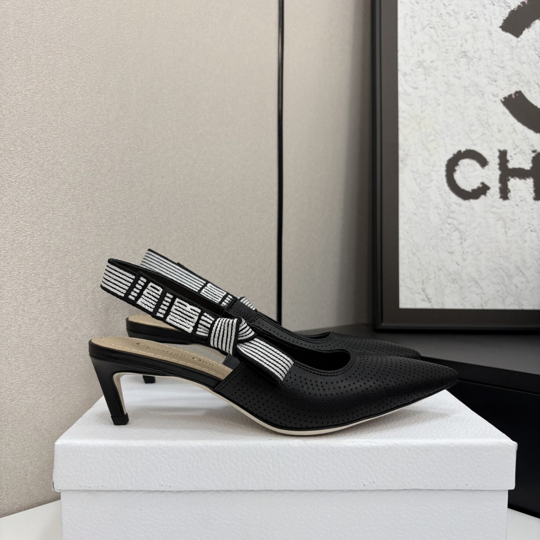 NO:259630,J'ADIOR webbing back empty sandals Dior 2025 spring and summer latest color Macrame jacquard embroidery letter logo high heel bow color combination women's shoes top high-end version of the market material high temperature water-soluble electric embroidery technology fabric   sheepskin lining   Italian leather outsole Size flat sole 35-41 (40.41 custom made, no return or replacement), sandals, dior, dior, sandals, sheepskin, Leather soles19860909J'ADIOR织带后空凉鞋 迪奥 Dior 2025 春夏最新色Macrame 提花刺绣字母logo高跟蝴蝶结拼色女鞋 市场顶级高端版本 材质高温水溶电绣科技面料 羊皮内里 意大利真皮大底 码数平底35-41（40.41订做,不退不换）,凉鞋,dior,dior,sandals,sheepskin,Leather soles,Women's Shoes