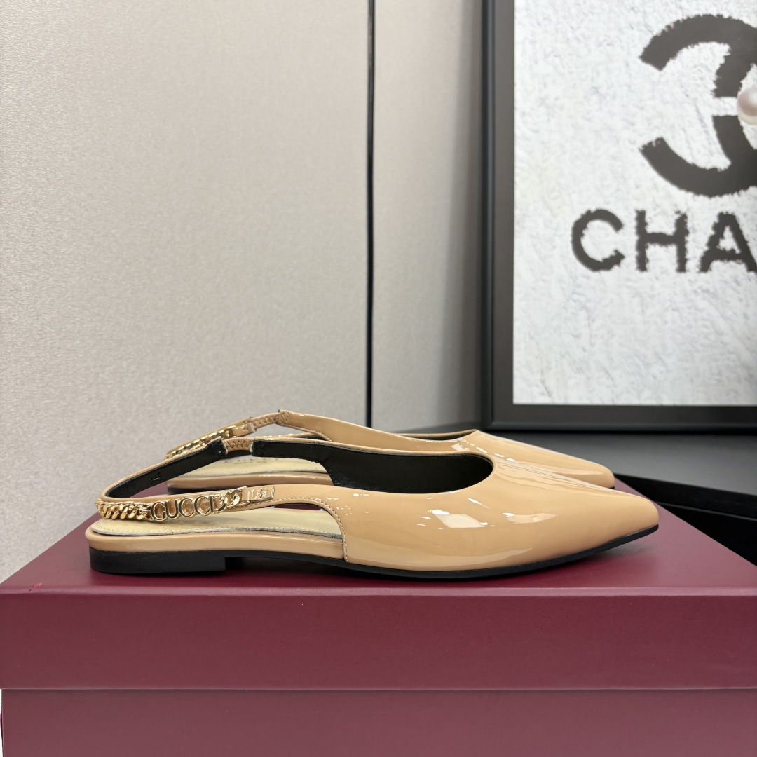 NO:239789,GUCCI Gucci/Gucci high-end quality 2025 early spring new original style original single quality! Every detail has been carefully crafted and can be compared with ZG, with the same quality as ZG!  Inner/foot pads high-end custom sheepskin lining, heel height 6cm, outsole, Italian leather sole, size 34-41 (34.40.41. Custom made, no return) This mid-heel light-mouth shoe is made of leather, matched with square toe and three-dimensional square heel designs, exquisite and delicate details make the whole design exude an elegant charm. The golden horse bits inject the brand identity connotation into the style, sandals, gucci, gucci, sandals, sheepskin19860909GUCCI 古琦/古驰高端精品 2025早春新款原汁原味原单品质!每个细节皆经过精心细致打造,可与ZG对比如一,无二品质！ 内里／垫脚高端定制羊皮内里 跟高6cm  大底意大利真皮底 尺码34-41（34.40.41.定做,不退换） 这款中跟浅口鞋采用皮革制作,搭配方形鞋头和立体方跟等设计,精致细腻的细节令整款设计散发出优雅的韵味.金色调马衔扣为该款造型注入了品牌标识内涵,凉鞋,gucci,gucci,sandals,sheepskin,Women's Shoes