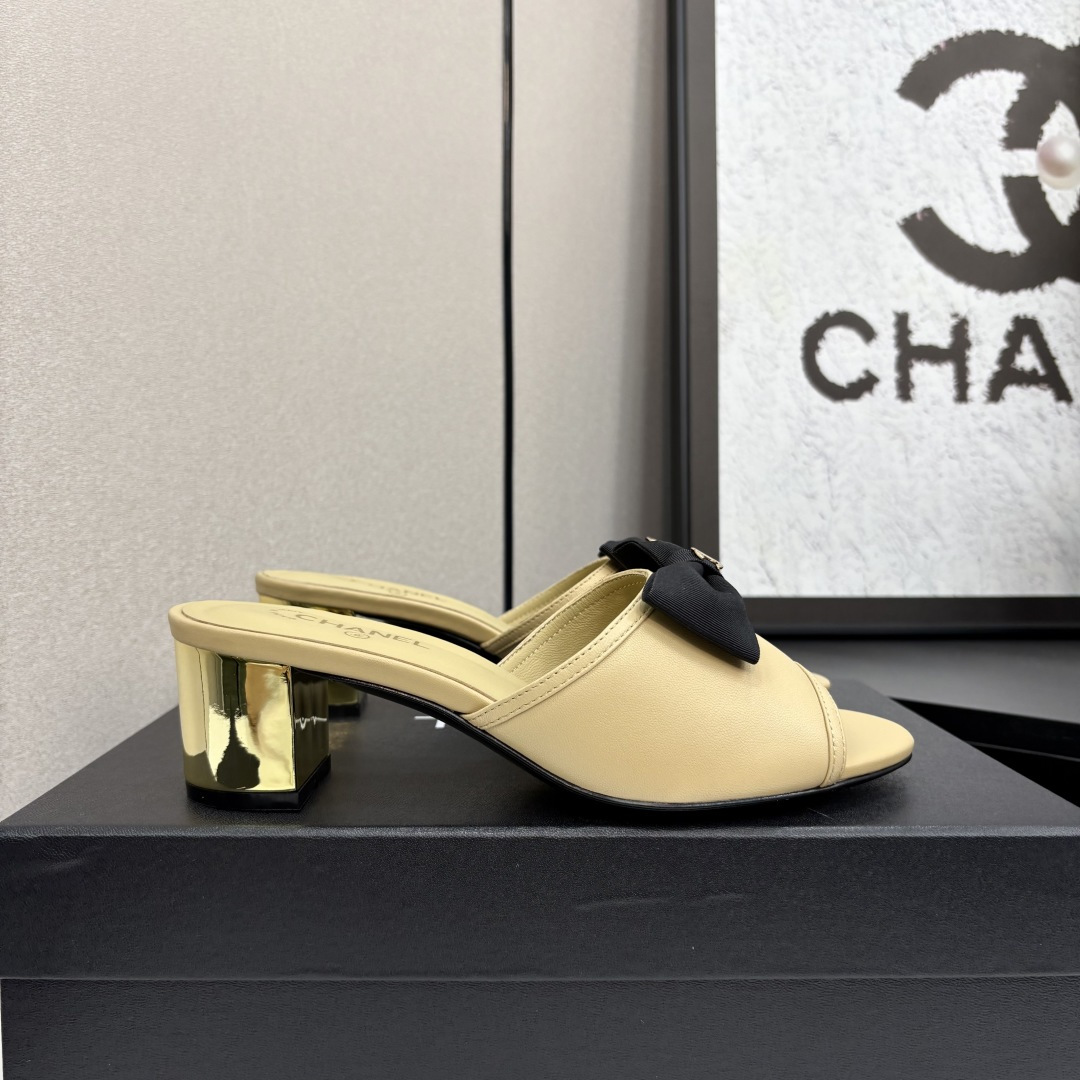 NO:239806,2025★★★★★★ Many celebrities are here to watch, a versatile series that domestic and foreign bloggers are popular. A must-have for spring and summer wardrobe matching. Sandals are the first choice. Upper sheepskin inner lining: imported crystal sheepskin lining, big sole genuine leather sole Shoe size: 35-39 (34.40, 41, customized non-return and exchange) Delivery luxury latest counter synchronous packaging, high heels, slippers, sheepskin198609092025★★★★★ 众多明星网红上脚,国内外博主刷爆的一个百搭系列,春夏衣橱搭配必备 凉鞋首选. 鞋面羊皮  内里: 进口水晶羊皮内里 大底真皮底 鞋码: 35-39（34.40、41、定做不退换） 配送豪华最新专柜同步包装,高跟鞋拖鞋,sandals,high heels,slippers,sheepskin,Women's Shoes