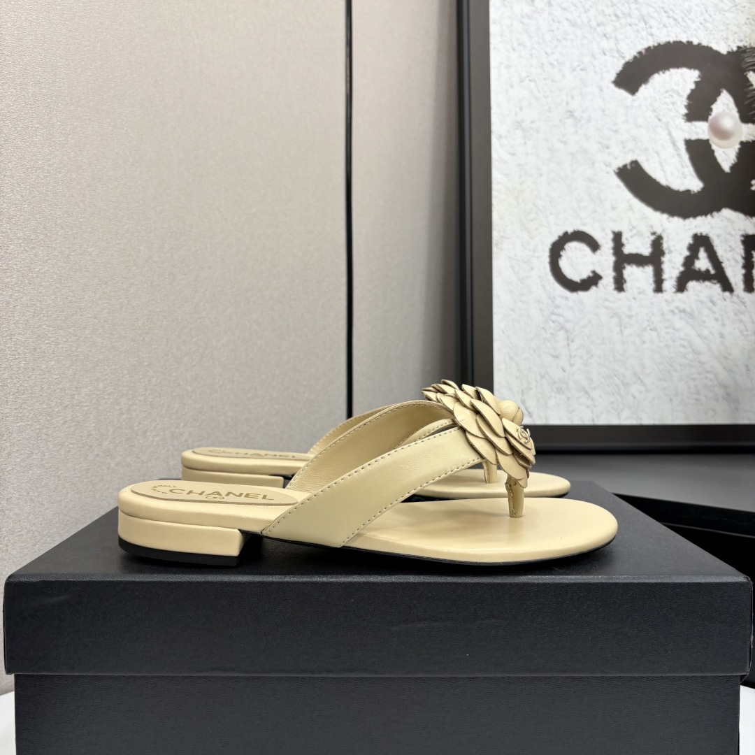 NO:249494,2025★★★★★★ Many celebrities are here to watch, a versatile series that domestic and foreign bloggers are popular. A must-have for spring and summer wardrobe matching. Sandals are the first choice. Upper imported super soft sheepskin inner lining: imported crystal sheepskin inner lining, original mold-open custom leather sole Shoe size: 35-39 (40, 41, customized without return) Delivery luxury latest counter synchronous packaging, split-toe shoes, sandals, sheepskin, Leather soles198609092025★★★★★ 众多明星网红上脚,国内外博主刷爆的一个百搭系列,春夏衣橱搭配必备 凉鞋首选. 鞋面进口超柔羊皮  内里: 进口水晶羊皮内里 大底原版开模定制真皮大底 鞋码: 35-39（40、41、定做不退换） 配送豪华最新专柜同步包装,分趾鞋,sandals,sheepskin,Leather soles,Women's Shoes