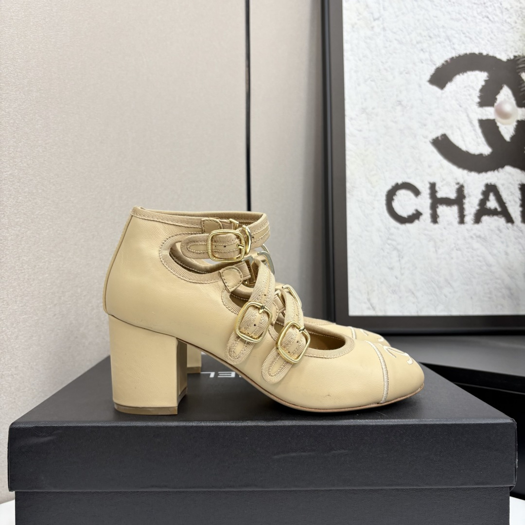 NO:239782,Xiangjia Chane 25 Mary Jane Ballet Single Shoes Showcase Upper fabric original one to one sheepskin satin, sheepskin, original one to one super beautiful ballet shoes imported from the inner lining imported flat soft grain cowhide inner water dyed sheepskin footbeds outsole original Italian translucent leather outsole shoe size 34-41, 34.40.41. Custom made full set of counter synchronous packaging, ballet shoes Mary Jane, chanel, chanel, mary jane, cowhide, sheepskin, silk fabric, Leather soles19860909香家chane 25款玛丽珍芭蕾舞单鞋走秀款 鞋面面料原版一比一羊皮绸缎,羊皮里,原版一比一开超美芭蕾舞鞋 内里进口平整柔软粒面牛皮内里水染羊皮垫脚 大底原版意大利透染真皮大底 鞋码34-41,34.40.41.定做 全套专柜同步包装,芭蕾舞鞋玛丽珍,chanel,chanel,mary jane,cowhide,sheepskin,silk fabric,Leather soles,Women's Shoes