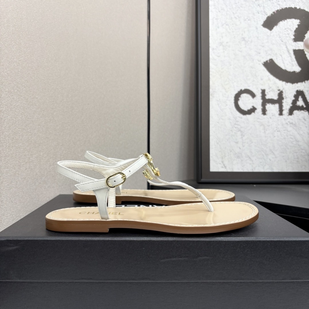 NO:239770,2025★★★★★★ Many celebrities are here to watch, a versatile series that domestic and foreign bloggers are popular. A must-have for spring and summer wardrobe matching. Sandals are the first choice. Upper sheepskin, inner lining: imported crystal sheepskin inner lining, original mold-open custom leather sole Shoe size: 35-39 (40, 41, customized without return) Delivery luxury latest counter synchronous packaging, split-toe shoes, sandals, sheepskin, Leather soles198609092025★★★★★ 众多明星网红上脚,国内外博主刷爆的一个百搭系列,春夏衣橱搭配必备 凉鞋首选. 鞋面羊皮,  内里: 进口水晶羊皮内里 大底原版开模定制真皮大底 鞋码: 35-39（40、41、定做不退换） 配送豪华最新专柜同步包装,分趾鞋,sandals,sheepskin,Leather soles,Women's Shoes