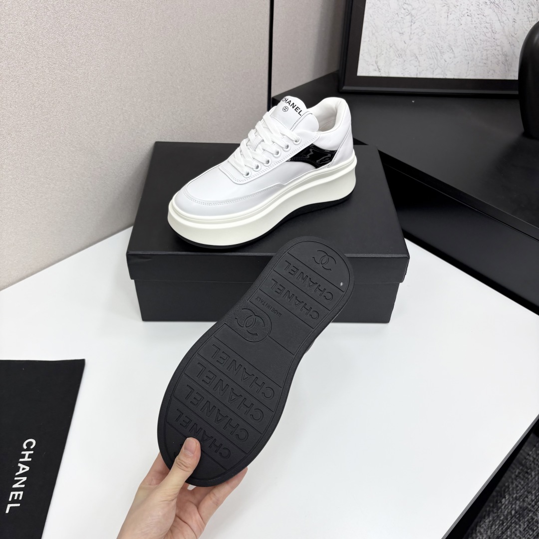 Elegant Chanel Women's Leather Sneakers Luxurious Designer Shoes 5 cmp i1745405036272 5480 0 3