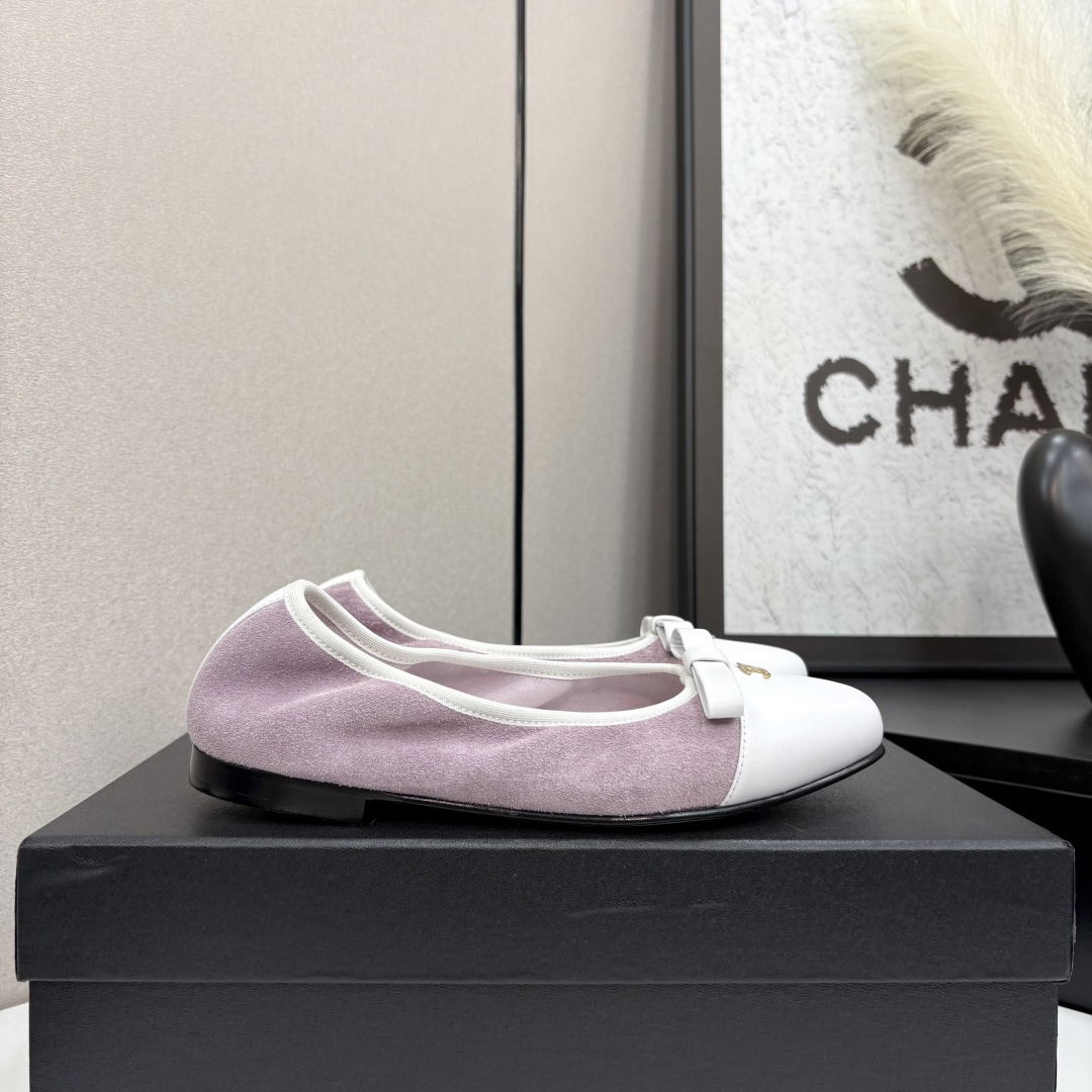 NO:260697,2025★★★★★★ Many celebrities are here to watch, a versatile series that domestic and foreign bloggers are popular. A must-have for spring and summer wardrobe matching. Sandals are the first choice. Upper sheepskin inner lining: imported crystal sheepskin inner lining, original mold-open custom leather sole Shoe size: 35-39 (40, 41, custom made without return) Delivery luxury latest counter synchronous packaging, ballet shoes, sandals, sheepskin, Leather soles198609092025★★★★★ 众多明星网红上脚,国内外博主刷爆的一个百搭系列,春夏衣橱搭配必备 凉鞋首选. 鞋面羊皮  内里: 进口水晶羊皮内里 大底原版开模定制真皮大底 鞋码: 35-39（40、41、定做不退换） 配送豪华最新专柜同步包装,芭蕾舞鞋,sandals,sheepskin,Leather soles,Women's Shoes