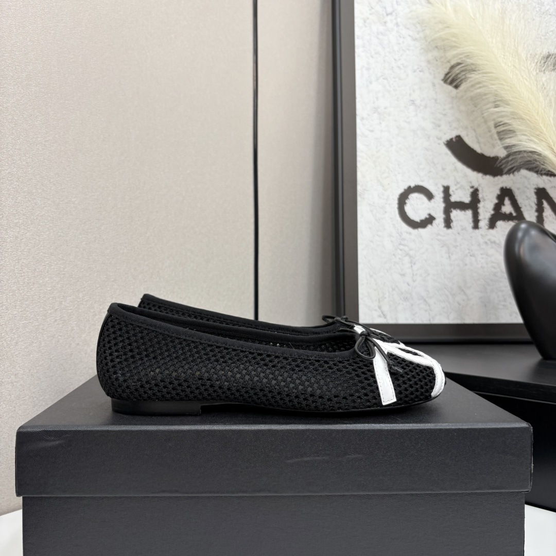 NO:262930,2025★★★★★★ Many celebrities are here to watch, a versatile series that domestic and foreign bloggers are popular. A must-have for spring and summer wardrobe matching. Sandals are the first choice. Upper silk lining: imported crystal sheepskin lining, original mold-open custom leather sole, shoe size: 35-39 (40, 41, custom made without return) Delivery luxury latest counter synchronous packaging, single shoes, sandals, sheepskin, silk fabric, Leather soles198609092025★★★★★ 众多明星网红上脚,国内外博主刷爆的一个百搭系列,春夏衣橱搭配必备 凉鞋首选. 鞋面绸缎  内里: 进口水晶羊皮内里 大底原版开模定制真皮大底 鞋码: 35-39（40、41、定做不退换） 配送豪华最新专柜同步包装,单鞋,sandals,sheepskin,silk fabric,Leather soles,Women's Shoes