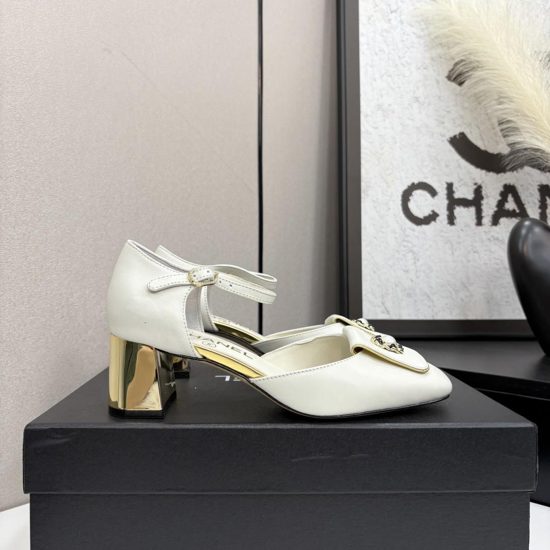 NO:265029,2025★★★★★★ Many celebrities are here to watch, a versatile series that domestic and foreign bloggers are popular with, a must-have for spring and summer wardrobe matching, the first choice for sandals. Diamond design exclusive to Xiangjia, upper sheepskin, inner lining: imported crystal sheepskin, original mold-open custom leather sole, shoe size: 35-39 (40, 41, custom-made, non-return and exchange) Delivery luxury latest counter synchronous packaging, high heels, sandals, chanel, sandals, high heels, sheepskin198609092025★★★★★ 众多明星网红上脚,国内外博主刷爆的一个百搭系列,春夏衣橱搭配必备 凉拖首选.菱格设计香家专属 鞋面羊皮  内里: 进口水晶羊皮内里 大底原版开模定制真皮底 鞋码: 35-39（40、41、定做不退换） 配送豪华最新专柜同步包装,高跟鞋凉鞋,chanel,sandals,high heels,sheepskin,Women's Shoes