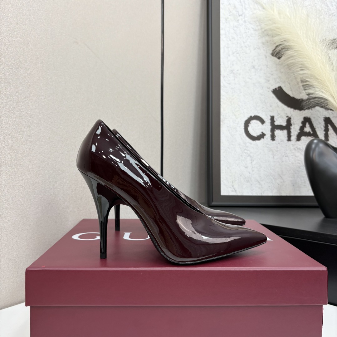 NO:265873,Gucci's classic and fashionable single shoes are original, welcome to a super easy-to-wear versatile series!  The upper is made of imported beef paint, the inner tiptoe imported sheepskin, the Italian imported genuine leather sole size 34-41 (customized on 34 40/41) semi-trailed single shoes, semi-trailed single shoes, gucci, sheepskin19860909Gucci 万年经典款时尚单鞋 原版开发,欢迎 超好穿的百搭系列！ 鞋面采用进口牛漆 内里踮脚进口羊皮 意大利进口真皮鞋底 码数34-41（34 40/41定制） 半拖单鞋,半拖单鞋,gucci,sheepskin,Women's Shoes