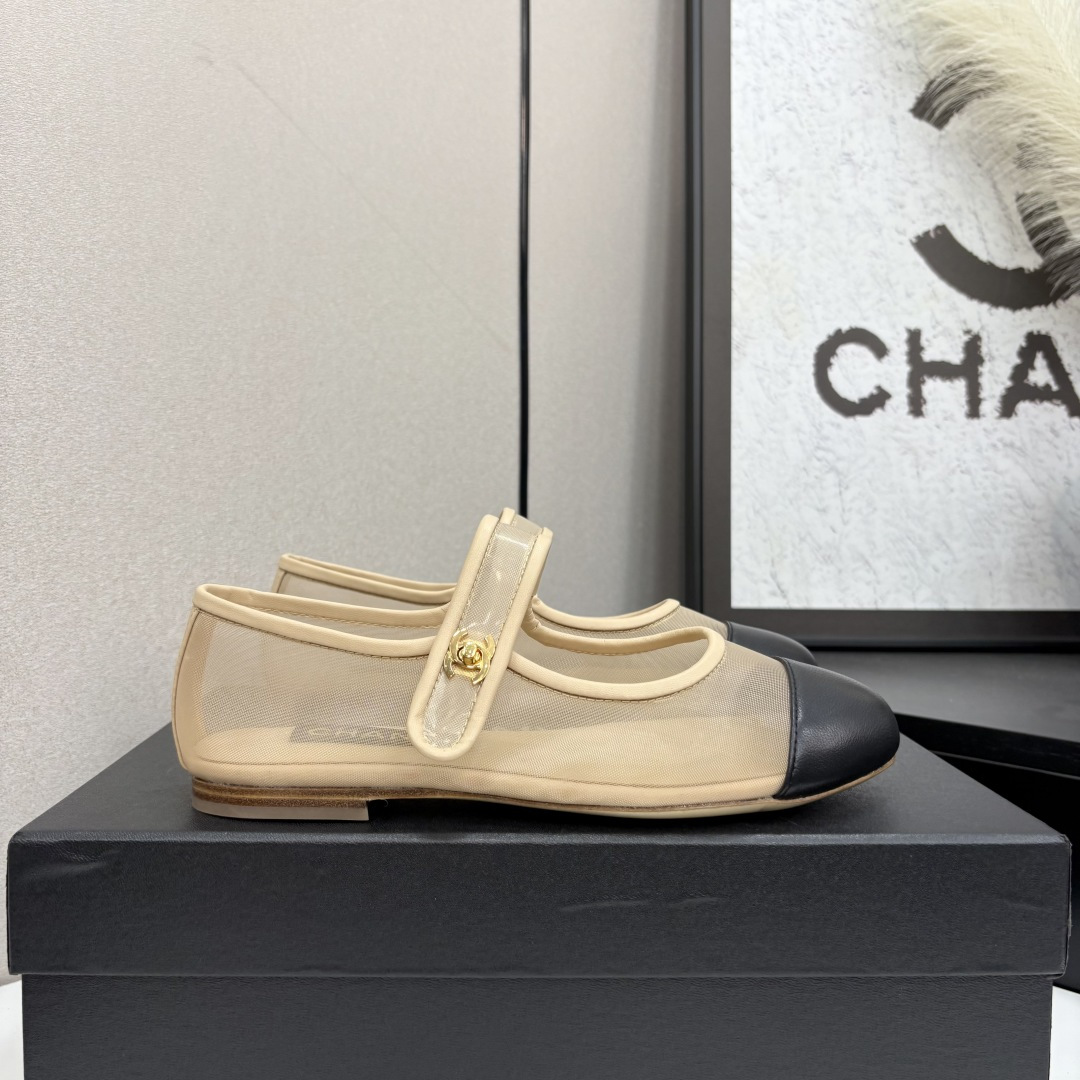 NO:414686,2025★★★★★★ Many celebrities are popular, a versatile series that domestic and foreign bloggers are popular. A must-have for spring and summer wardrobe matching. Sandals are the first choice. Diamond design exclusive to fragrant house. Upper cowhide (mesh) Lift: imported crystal sheepskin inner lining, original mold-open custom leather sole Shoe size: 35-39 (40, 41, custom-made, no return or exchange) Delivery luxury latest counter synchronous packaging, single shoes, chanel, cowhide, sheepskin, Leather soles198609092025★★★★★ 众多明星网红上脚,国内外博主刷爆的一个百搭系列,春夏衣橱搭配必备 凉拖首选.菱格设计香家专属 鞋面牛皮（网纱）  内里: 进口水晶羊皮内里 大底原版开模定制真皮大底 鞋码: 35-39（40、41、定做不退换） 配送豪华最新专柜同步包装,单鞋,chanel,cowhide,sheepskin,Leather soles,Women's Shoes