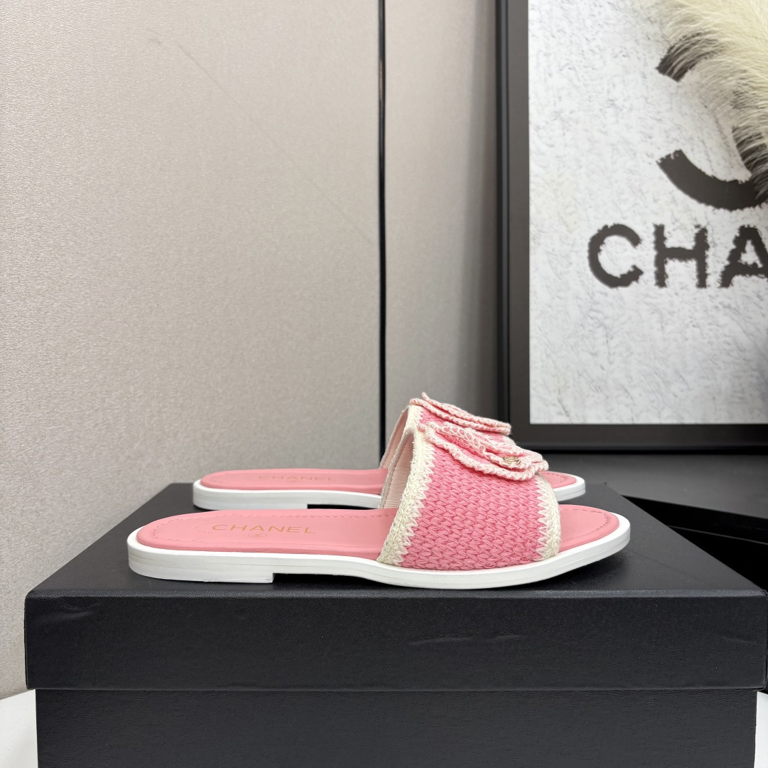 NO:414679,2025★★★★★★ Many celebrities are here to watch, a versatile series that domestic and foreign bloggers are popular with, a must-have for spring and summer wardrobe matching, the first choice for sandals. Diamond design exclusive to fragrant home, upper knitted lining: imported crystal sheepskin inner lining, original mold-open custom leather sole, shoe size: 35-39 (40, 41, custom made without return) Delivery luxury latest counter synchronous packaging, slippers, chanel, slippers, sheepskin, Leather soles198609092025★★★★★ 众多明星网红上脚,国内外博主刷爆的一个百搭系列,春夏衣橱搭配必备 凉拖首选.菱格设计香家专属 鞋面针织  内里: 进口水晶羊皮内里 大底原版开模定制真皮大底 鞋码: 35-39（40、41、定做不退换） 配送豪华最新专柜同步包装,拖鞋,chanel,slippers,sheepskin,Leather soles,Women's Shoes