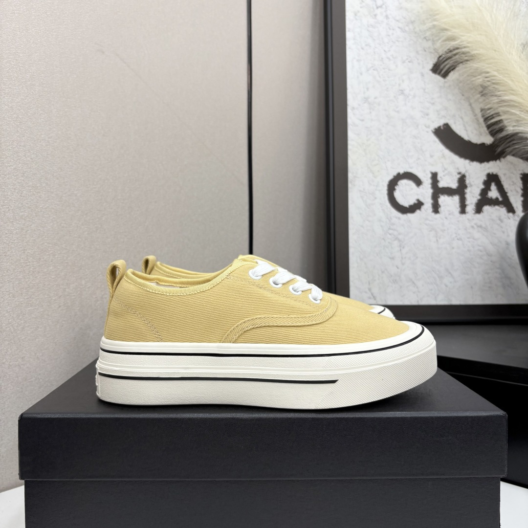 NO:414675,CHANEL/Chanel four-season shoes canvas shoes, in large quantities for sale!  Pure version, casual series!  Super comfortable and versatile to wear, you can match any clothes at will, no matter whether you are a student, hot mom, or internet celebrity, you are all beautiful. ●Texture imported waterproof canvas fabric, footbed small goatskin, decorative Chanel logo, original outsole ● 35~40, casual shoes/sports shoes, chanel, chanel, sneakers, sheepskin19860909CHANEL/香奈儿四季鞋帆布板鞋,大量现货发售！清纯版,休闲系列！上脚超级舒适百搭,可以任意搭配任何衣服,不管你是学生派,还是辣妈派,还是网红派,美的你都是不要不要的上, ●Texture 鞋面进口防水帆布面料 垫脚小山羊皮 装饰香奈儿Logo大标 大底原版大底 ● 35～40,休闲鞋/运动鞋,chanel,chanel,sneakers,sheepskin,Women's Shoes