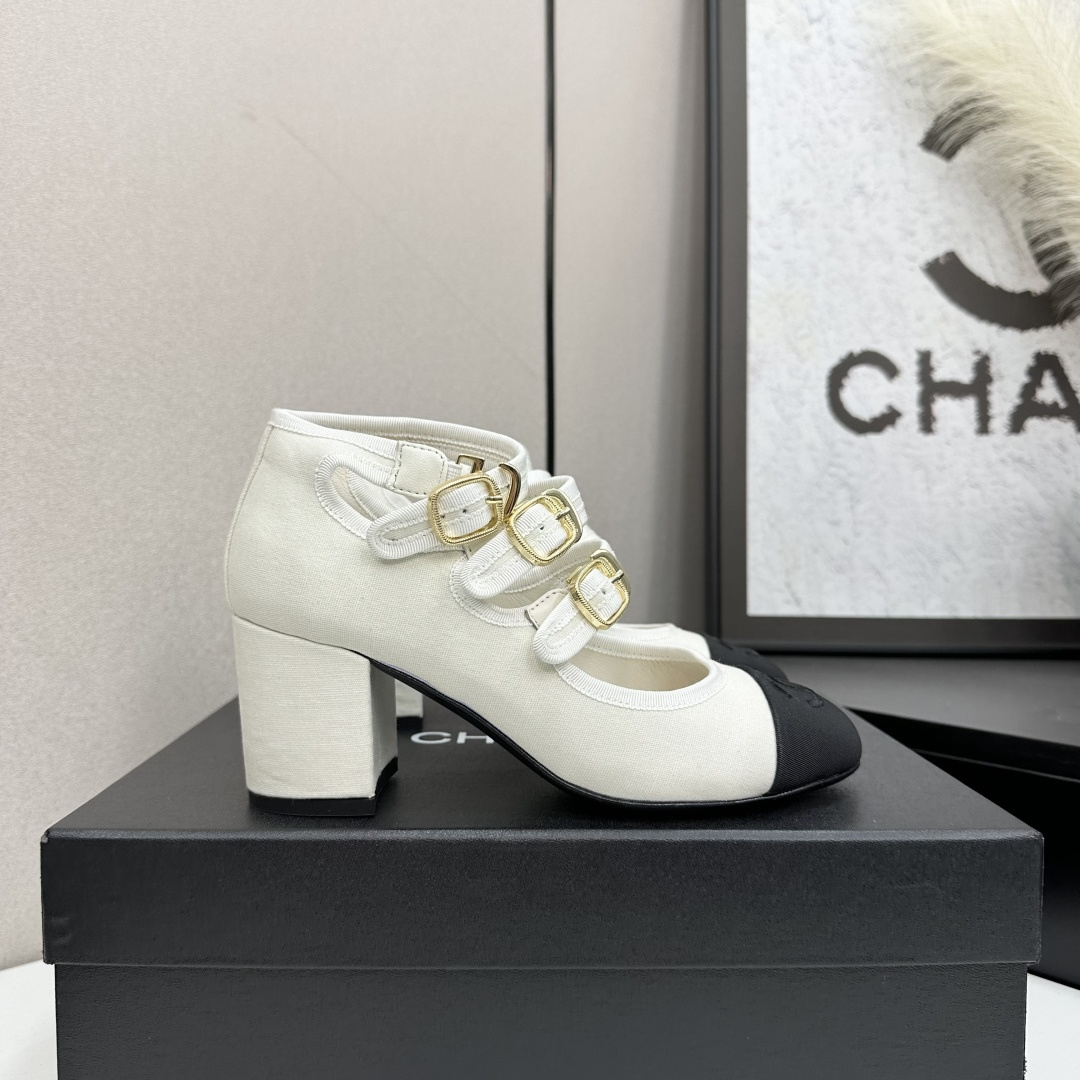 NO:414644,2025★★★★★★ Many celebrities are here to watch, a versatile series that domestic and foreign bloggers are popular with, a must-have for spring and summer wardrobe matching, the first choice for sandals. Diamond design exclusive to Xiangjia, upper denim lining: imported crystal sheepskin lining, original mold-open custom leather sole, shoe size: 35-39 (40, 41, custom-made, no return or exchange) Delivery luxury latest counter synchronous packaging, high heels, sandals, chanel, sandals, high heels, sheepskin198609092025★★★★★ 众多明星网红上脚,国内外博主刷爆的一个百搭系列,春夏衣橱搭配必备 凉拖首选.菱格设计香家专属 鞋面牛仔  内里: 进口水晶羊皮内里 大底原版开模定制真皮底 鞋码: 35-39（40、41、定做不退换） 配送豪华最新专柜同步包装,高跟鞋凉鞋,chanel,sandals,high heels,sheepskin,Women's Shoes