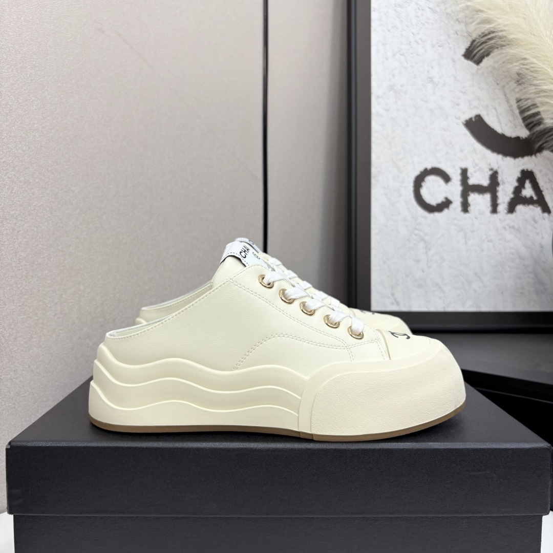 NO:406342,Chanel Chanel Panda Shoes!  Top casual sneakers for counter This classic design; the upper is made of electric embroidery styles; the sole is fashionable and sporty; it is an extraordinary variety of color matching elements... The diversified mix and match is very beautiful and versatile, casual, fashionable, sports, and outdoors can be taken into account... Go material The upper is made of original imported silk cowhide + original tarp + original top cowhide The inner part is made of original sheepli + net Outsole based on original TPU combination sole The counter is made of high-quality packaging for women 35–41 semi-travel shoes, casual shoes/sports shoes semi-travels, chanel, chanel, sneakers, cowhide19860909Chanel香奈儿熊猫鞋！专柜顶级休闲款运动鞋 这款经典设计；鞋面多种工艺电绣的风格；大底却时尚运动；不平凡的拥入了多种配色元素…… 多元化混搭非常好看百搭,休闲,时尚,运动,户外都能兼顾…… Go 材料 鞋面采用 原版进口头层丝绸牛皮+原版防水布+原版头层牛皮 内里采用 原版羊里+网 大底根据 原版TPU组合大底 专柜精品包装全套女35–41 半拖单鞋,休闲鞋/运动鞋半拖,chanel,chanel,sneakers,cowhide,Women's Shoes