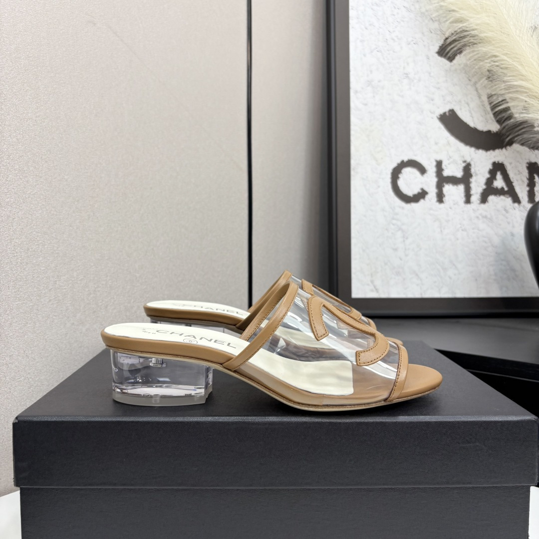 NO:411992,2025★★★★★★ Many celebrities are here to watch, a versatile series that domestic and foreign bloggers are popular. A must-have for spring and summer wardrobe matching. Sandals are the first choice. Inner: Imported transparent inner lining, original mold-open custom leather sole, Shoe size: 35-39 (40, 41, custom-made, no return or exchange) Delivery luxury latest counter synchronous packaging, slippers, sandals, slippers, Leather soles198609092025★★★★★ 众多明星网红上脚,国内外博主刷爆的一个百搭系列,春夏衣橱搭配必备 凉鞋首选.  内里: 进口透明内里 大底原版开模定制真皮大底 鞋码: 35-39（40、41、定做不退换） 配送豪华最新专柜同步包装,拖鞋,sandals,slippers,Leather soles,Women's Shoes