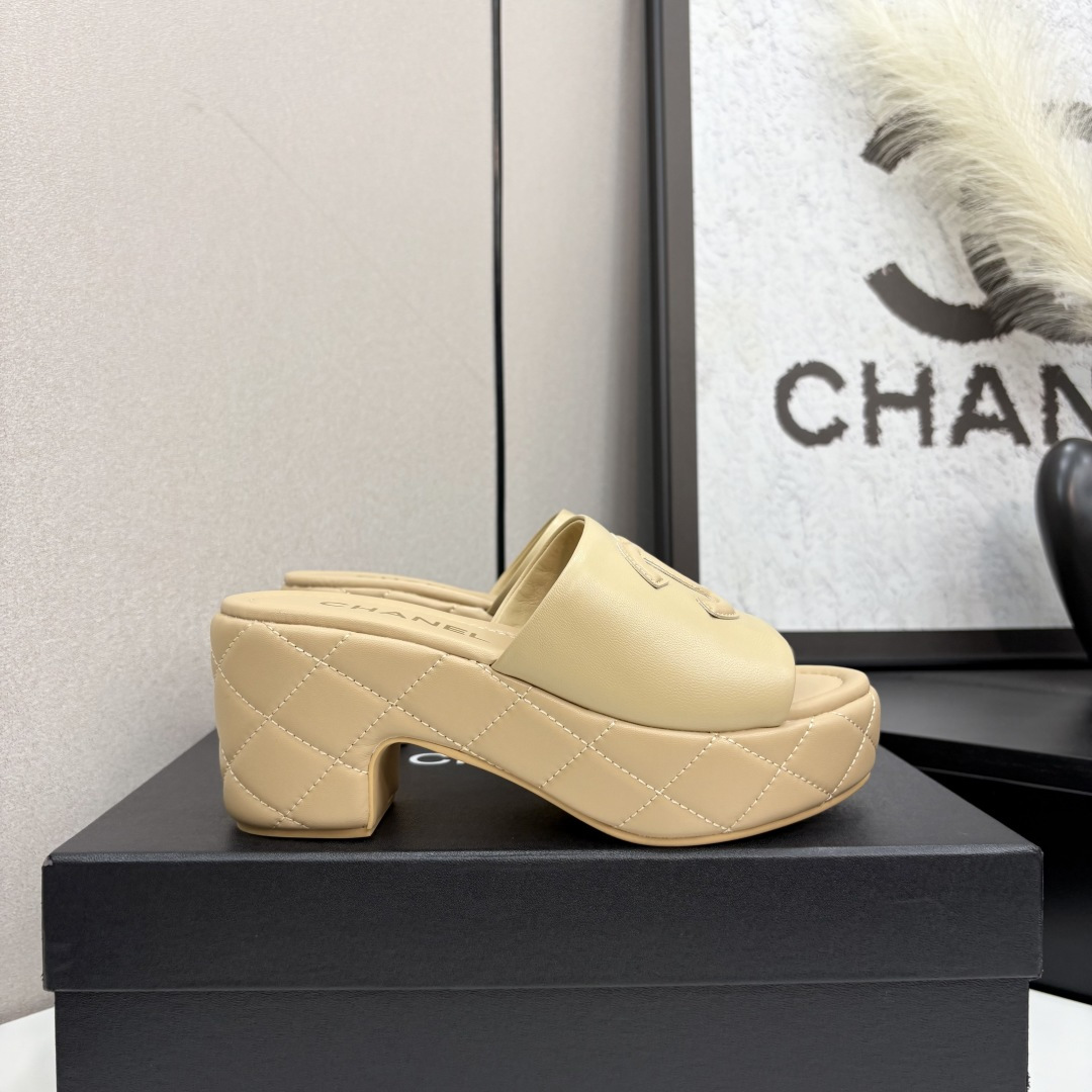 NO:414631,★★★★★★ Many celebrities are popular with a versatile series that domestic and foreign bloggers are popular. A must-have for spring and summer wardrobe matching. Sandals are the first choice. Upper sheepskin inner lining: imported crystal sheepskin inner lining, original mold-open custom rubber sole Shoe size: 35-39 (40, 41, custom made without return) Delivery luxury latest counter synchronous packaging, high heels, slippers, sheepskin19860909★★★★★ 众多明星网红上脚,国内外博主刷爆的一个百搭系列,春夏衣橱搭配必备 凉鞋首选. 鞋面羊皮  内里: 进口水晶羊皮内里 大底原版开模定制橡胶大底 鞋码: 35-39（40、41、定做不退换） 配送豪华最新专柜同步包装,高跟鞋拖鞋,sandals,high heels,slippers,sheepskin,Women's Shoes