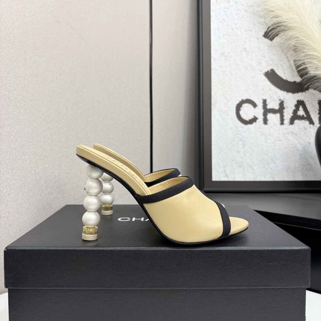 NO:414616,2025★★★★★★ Many celebrities are here to watch, a versatile series that domestic and foreign bloggers are popular. A must-have for spring and summer wardrobe matching. Sandals are the first choice. Upper sheepskin inner lining: imported crystal sheepskin inner lining, original mold-open custom leather sole Shoe size: 35-39 (40, 41, custom made without return or exchange) Delivery luxury latest counter synchronous packaging, high heels, slippers, sheepskin198609092025★★★★★ 众多明星网红上脚,国内外博主刷爆的一个百搭系列,春夏衣橱搭配必备 凉鞋首选. 鞋面羊皮  内里: 进口水晶羊皮内里 大底原版开模定制真皮底 鞋码: 35-39（40、41、定做不退换） 配送豪华最新专柜同步包装,高跟鞋拖鞋,sandals,high heels,slippers,sheepskin,Women's Shoes