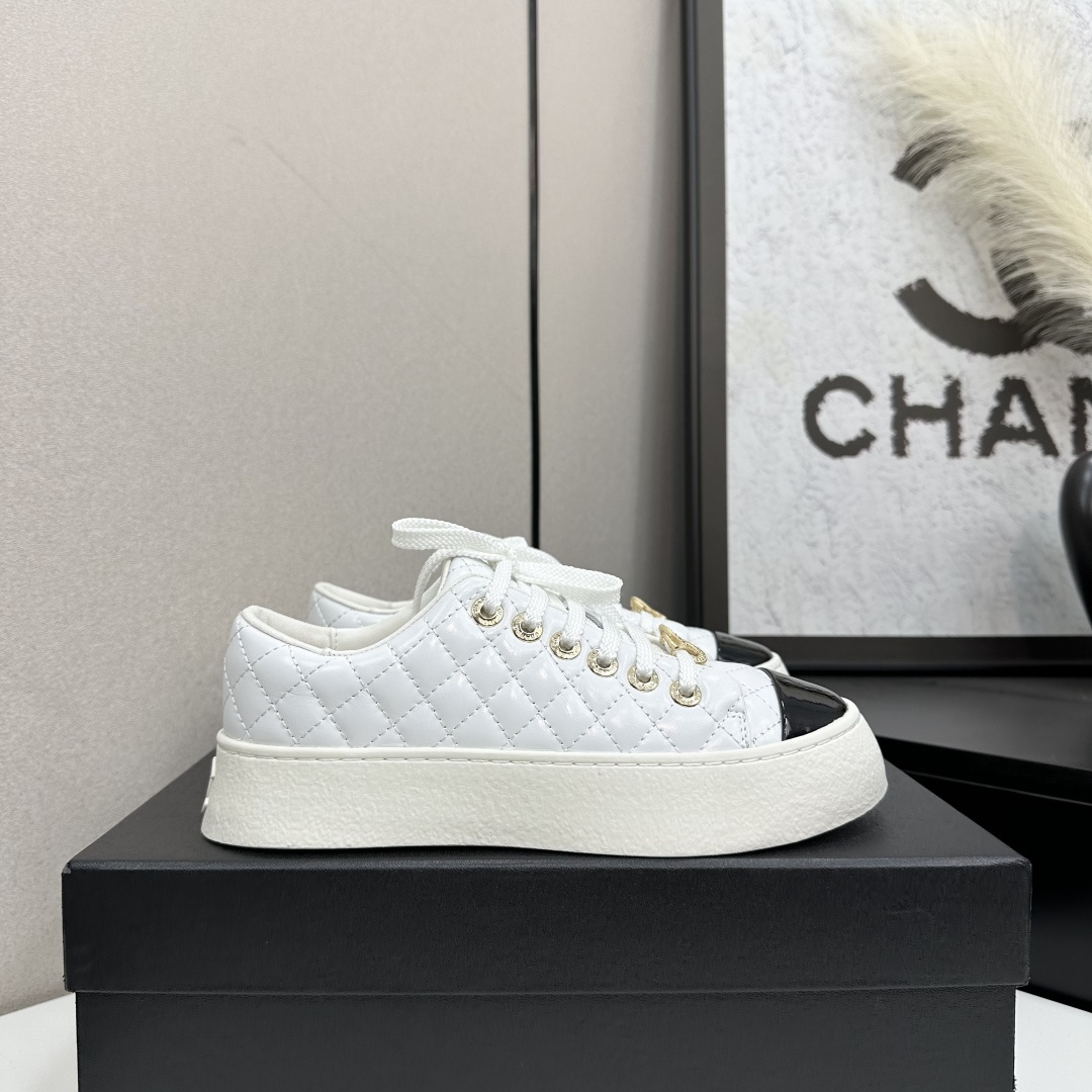 NO:415583,2025★★★★★★ Many celebrities are here to watch, a versatile series that domestic and foreign bloggers are popular. A must-have for spring and summer wardrobe matching. Sandals are the first choice. Upper cowhide inner lining: imported crystal sheepskin lining, original mold-open custom tpu sole, shoe size: 35-39 (40, 41, custom-made, no return or exchange) Delivery luxury latest counter synchronous packaging, casual shoes/sports shoes, sandals, sneakers, cowhide, sheepskin198609092025★★★★★ 众多明星网红上脚,国内外博主刷爆的一个百搭系列,春夏衣橱搭配必备 凉鞋首选. 鞋面牛皮  内里: 进口水晶羊皮内里 大底原版开模定制tpu大底 鞋码: 35-39（40、41、定做不退换） 配送豪华最新专柜同步包装,休闲鞋/运动鞋,sandals,sneakers,cowhide,sheepskin,Women's Shoes